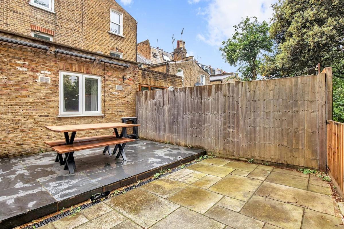 Modern 3 BR Flat Near Tube-Westfield & Central London