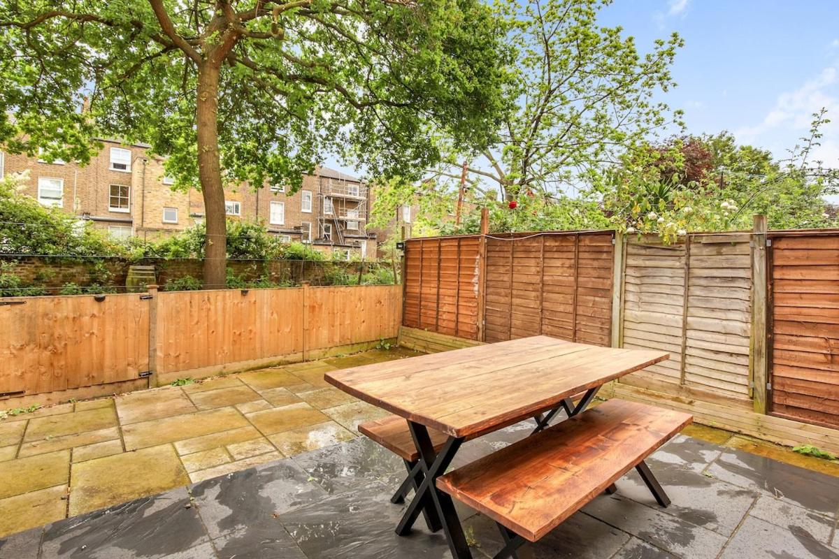 Modern 3 BR Flat Near Tube-Westfield & Central London