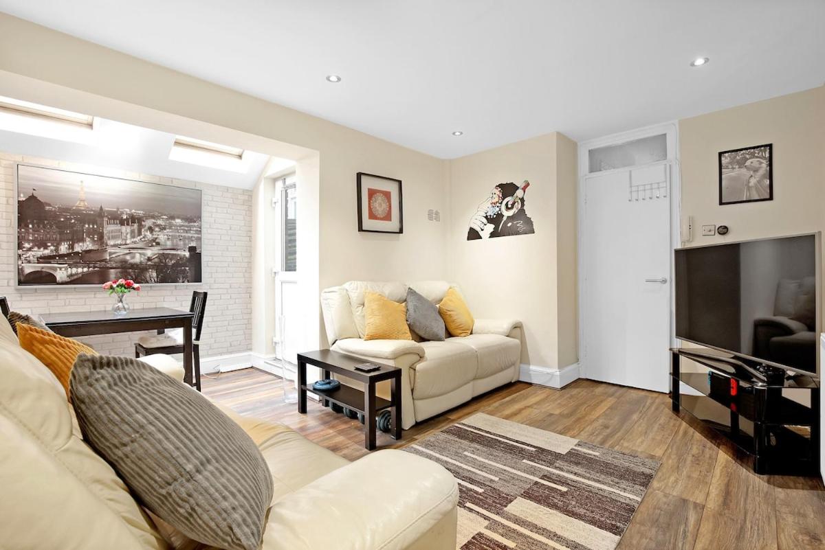 Modern 3 BR Flat Near Tube-Westfield & Central London