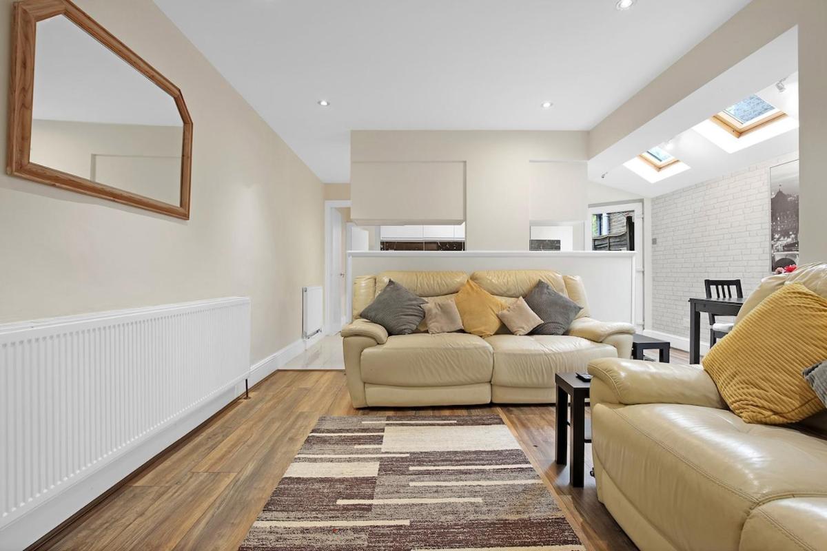 Modern 3 BR Flat Near Tube-Westfield & Central London