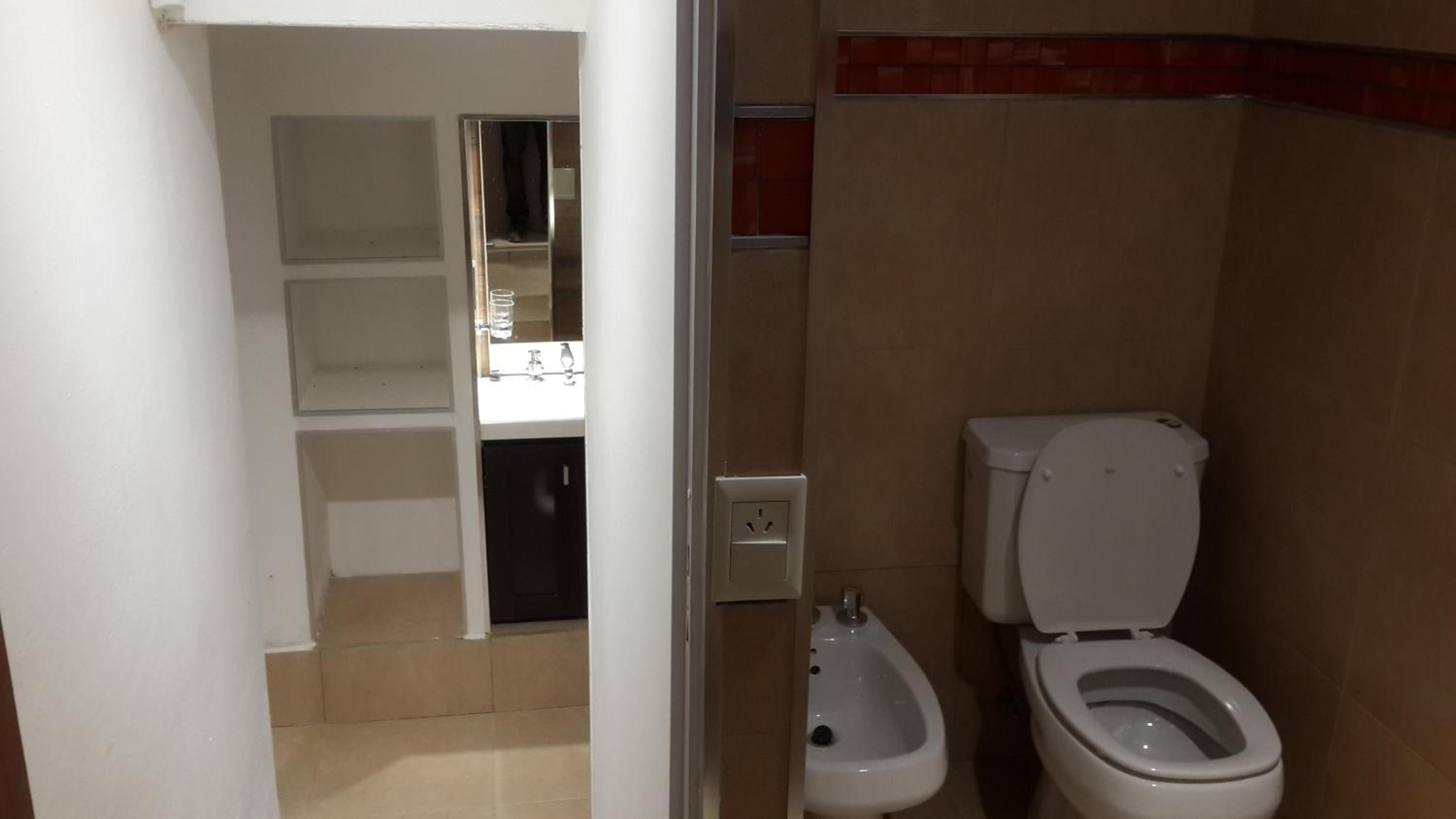 ViviSierras, Carlos Paz casa centro frente al lago, pileta climatizada, 4 dormitorios, 3 baños, quincho