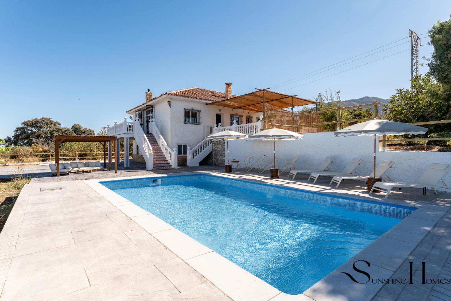 Heated pool & spa villa in the mountains