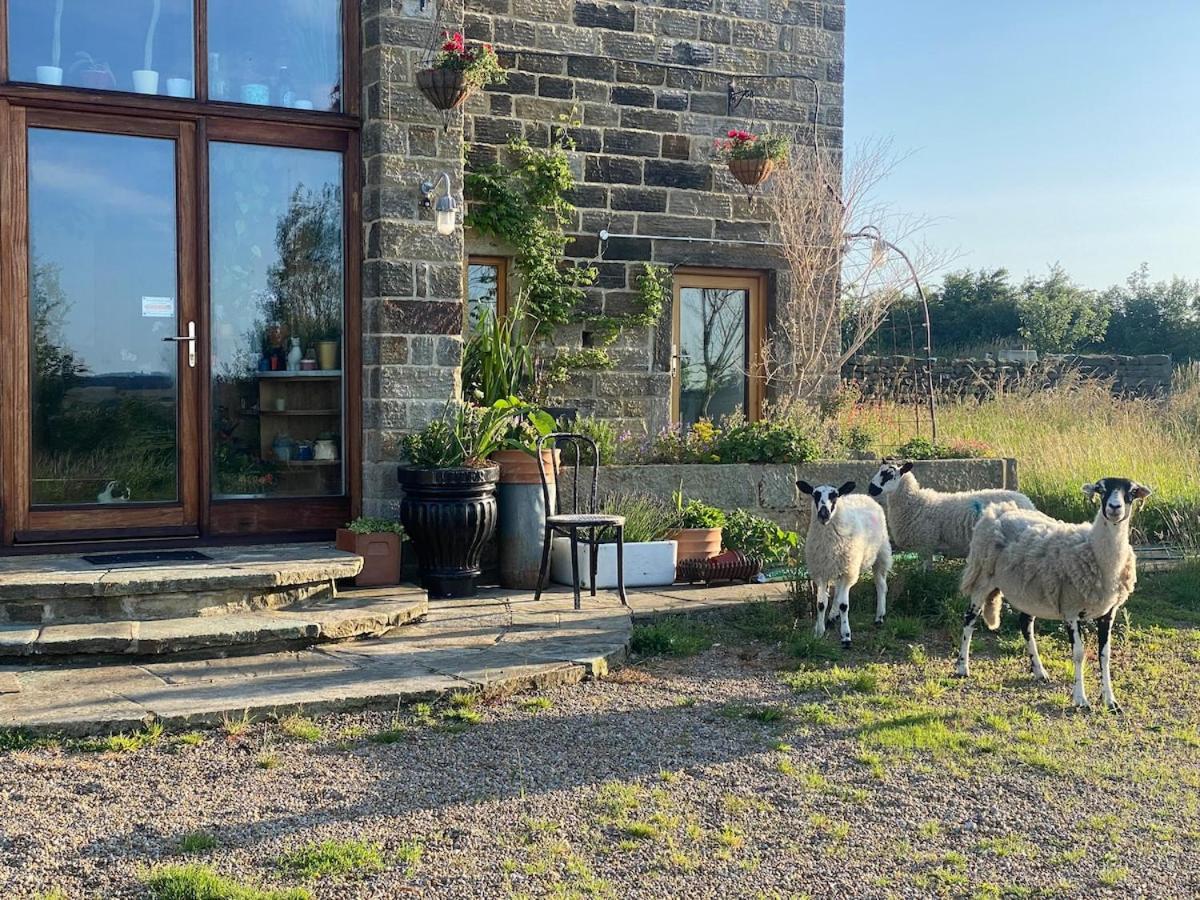 Meagill Corner Farm, barn with hot tub