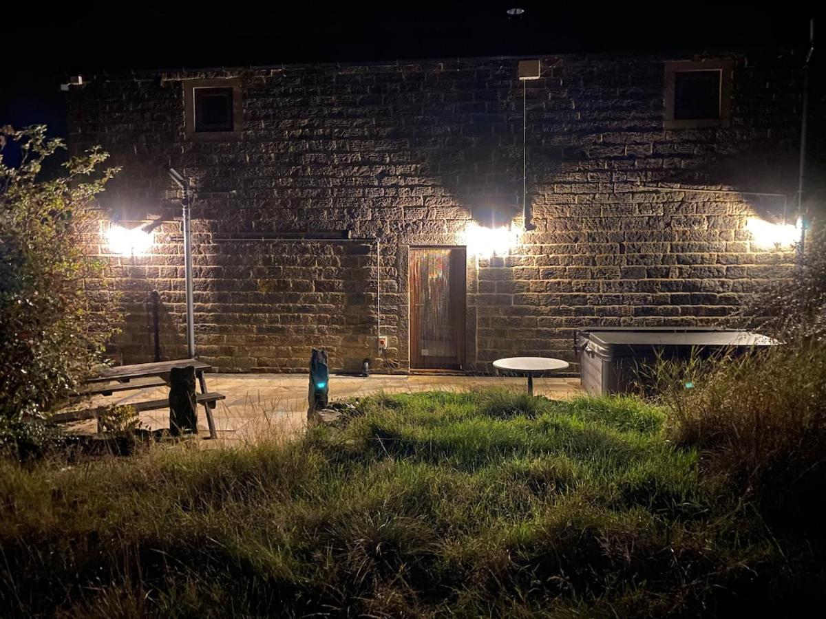 Meagill Corner Farm, barn with hot tub