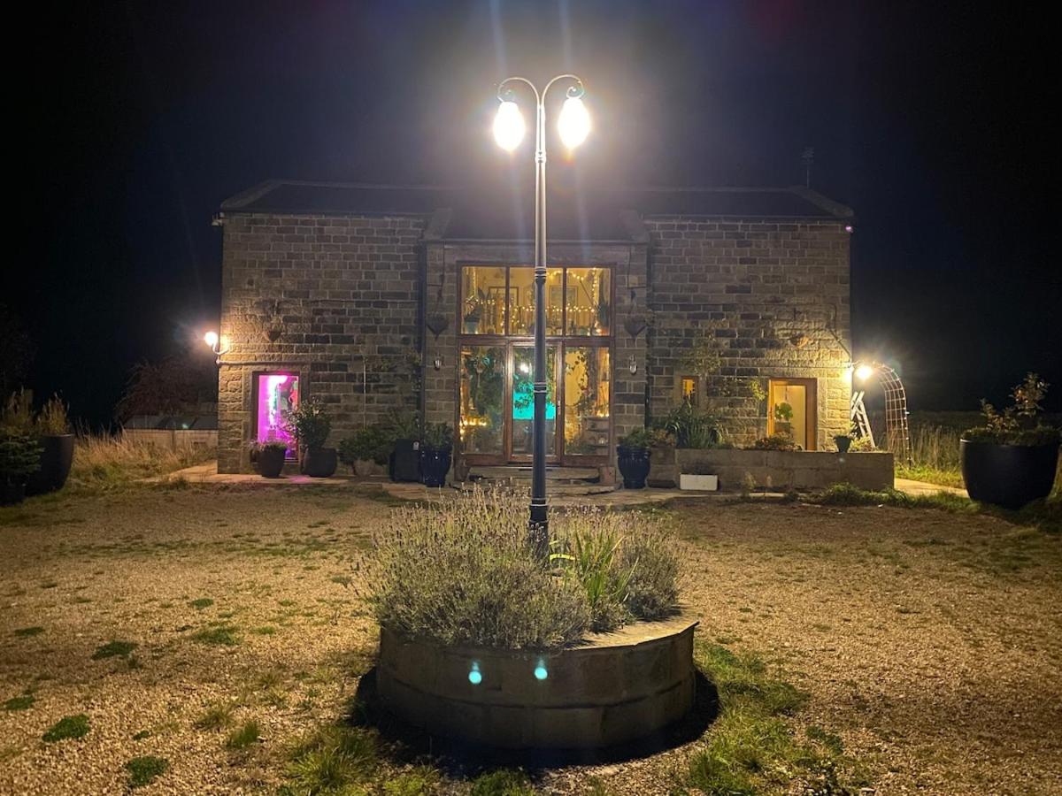 Meagill Corner Farm, barn with hot tub