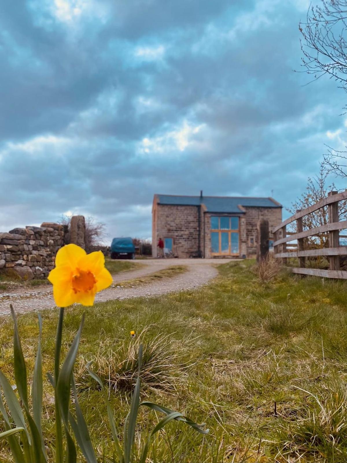 Meagill Corner Farm, barn with hot tub