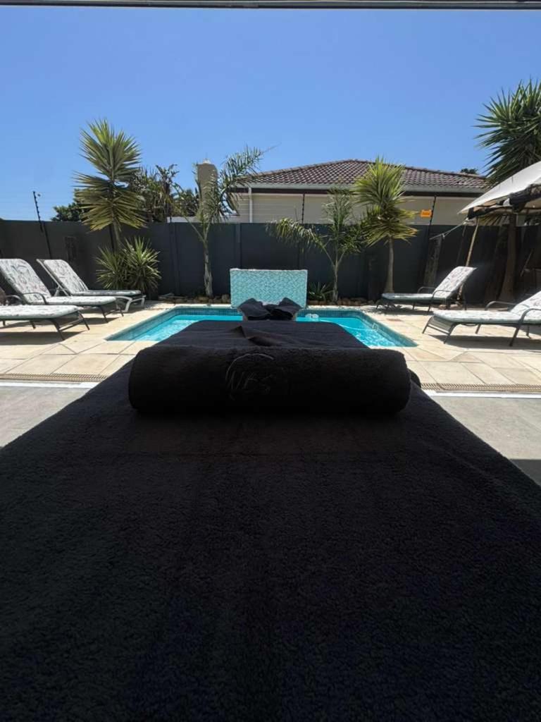 Immaculate,Alttrative &Modern 6 minutes away from the beach