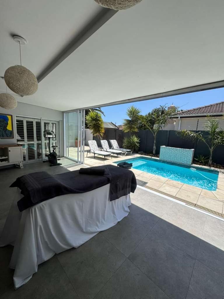 Immaculate,Alttrative &Modern 6 minutes away from the beach