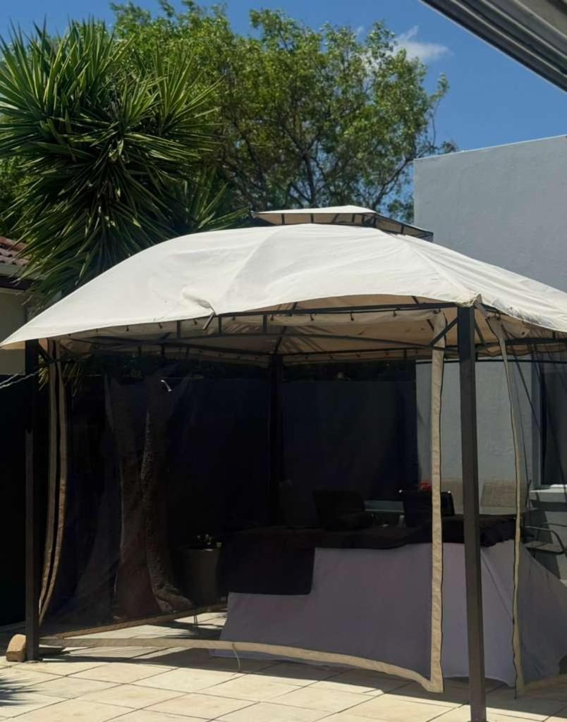 Immaculate,Alttrative &Modern 6 minutes away from the beach