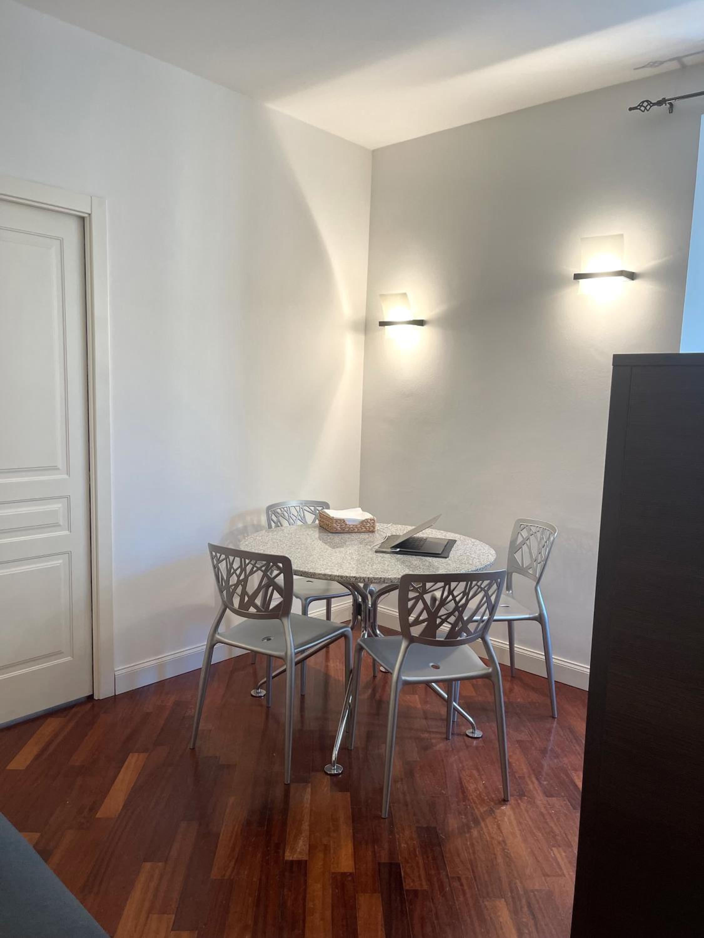 Casa Milano Fara 18 - Accoglienza e relax nel cuore urbano