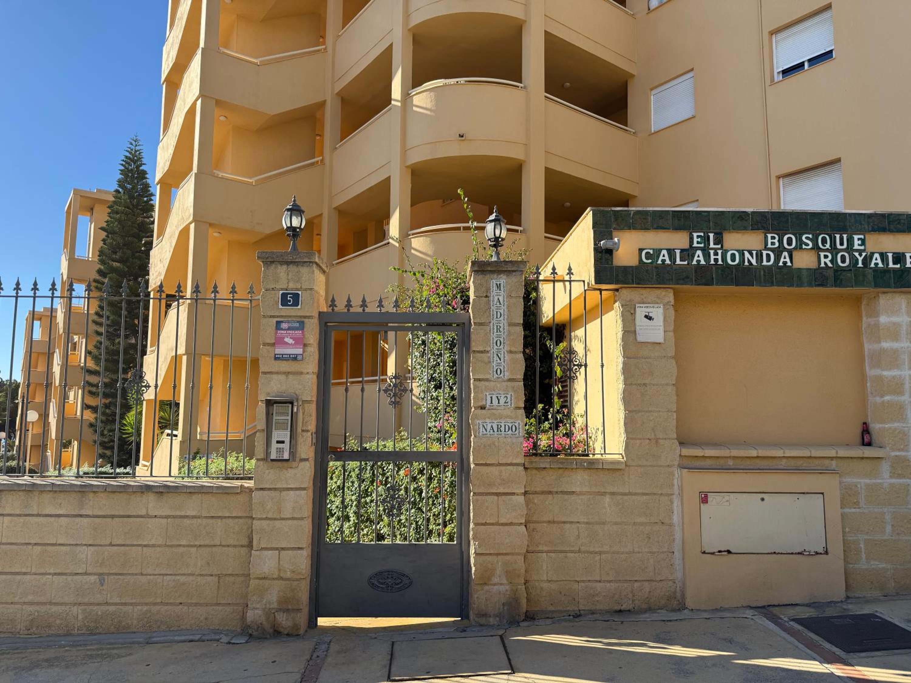 Residencial Bajo con jardín y jacuzzi privado Calahonda Royale