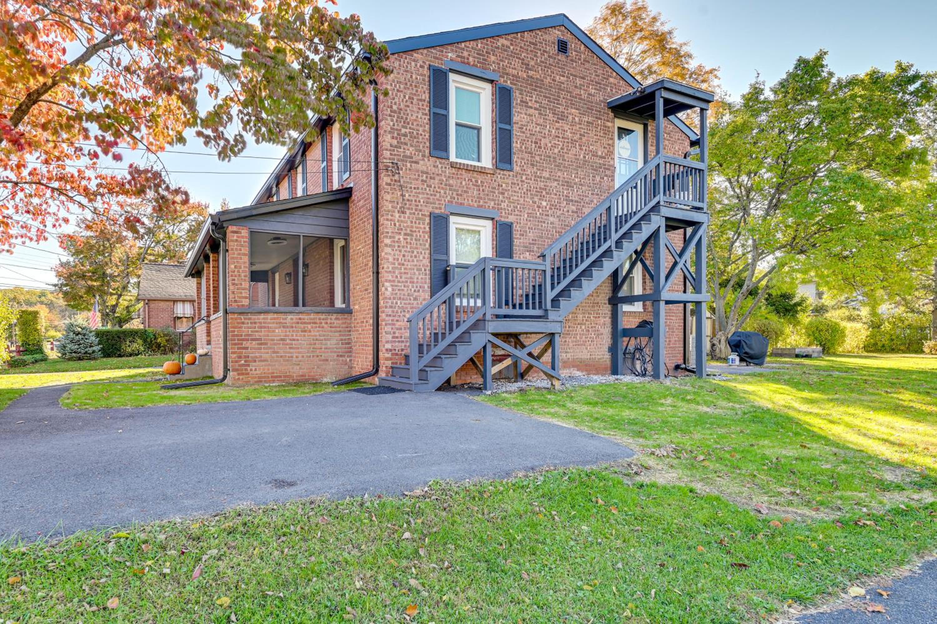 2 Mi to Uptown Centrally Located Kingston Apt!
