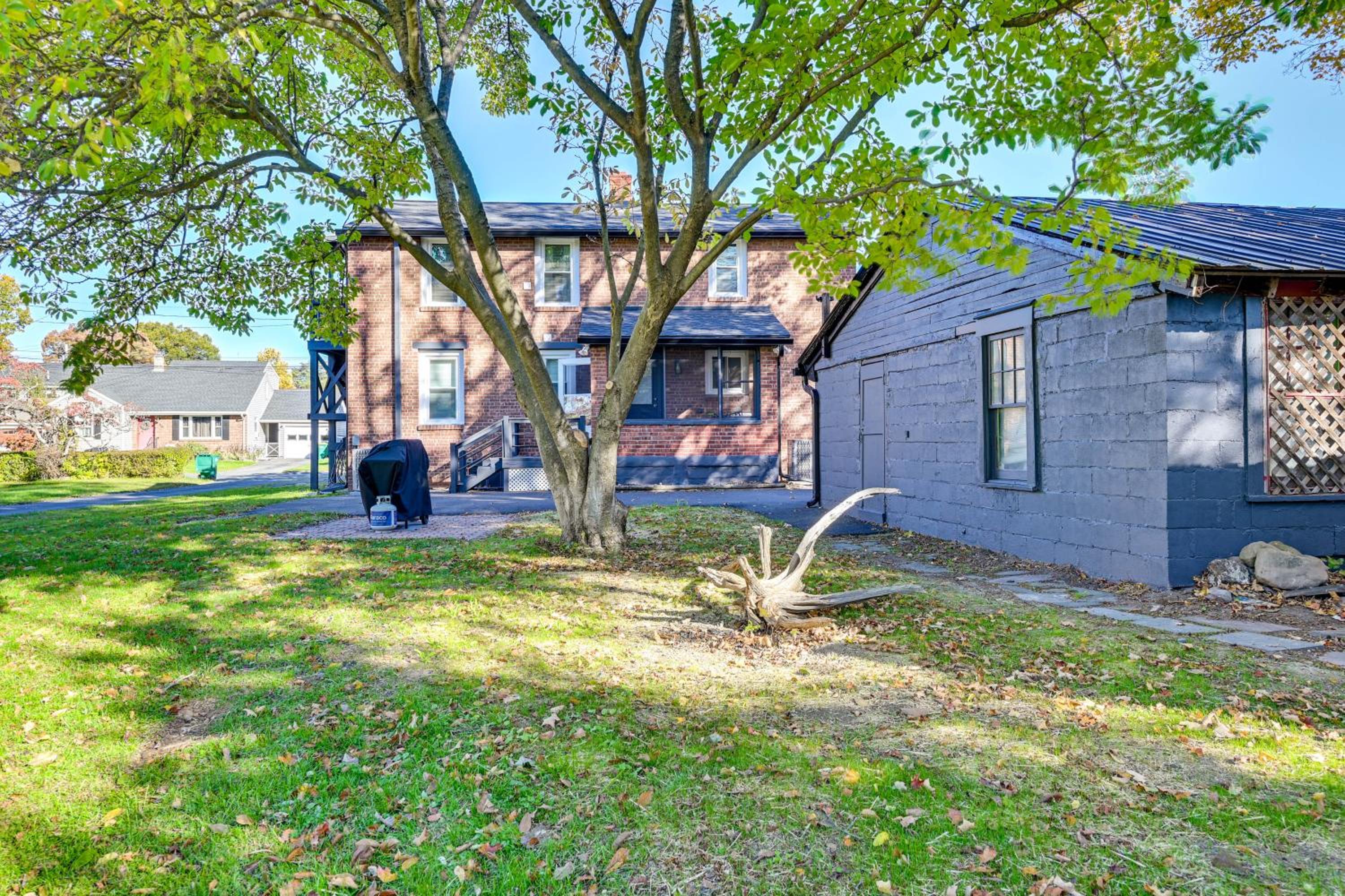 2 Mi to Uptown Centrally Located Kingston Apt!