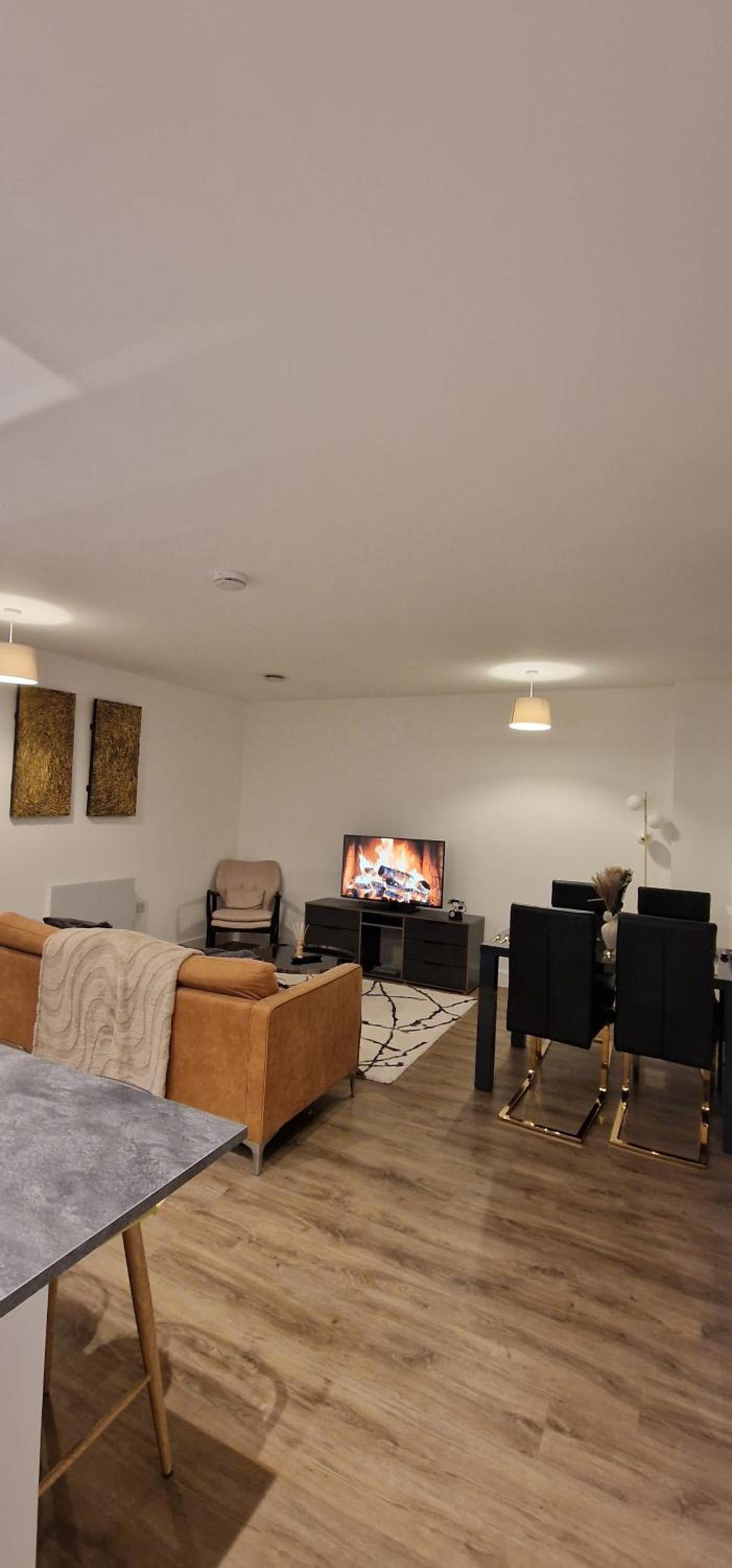 Stylish 2 Floor Penthouse Netflix & Wi-Fi