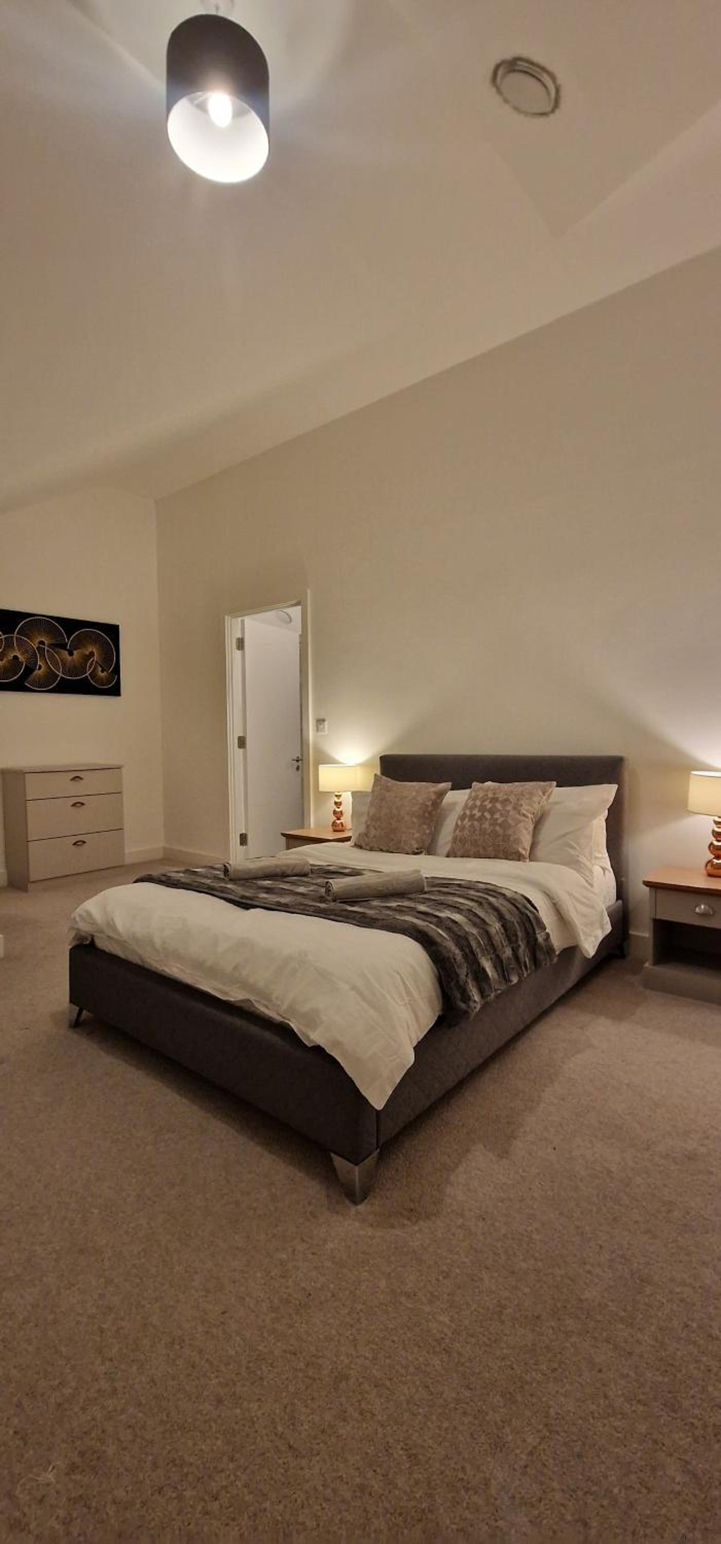 Stylish 2 Floor Penthouse Netflix & Wi-Fi