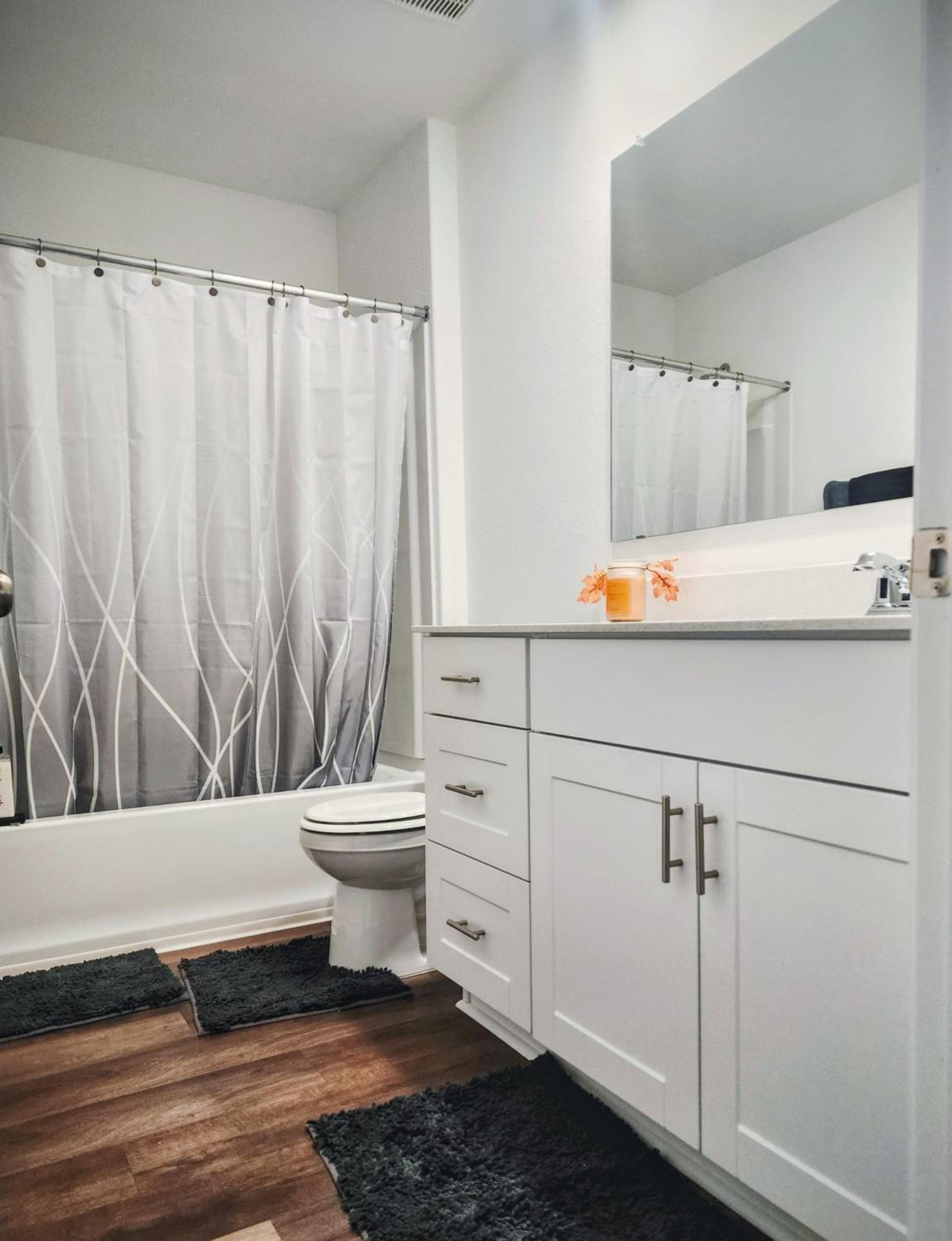 Private Cozy Rooms and Bathroom in Home near Seaworld Riverwalk and AFB
