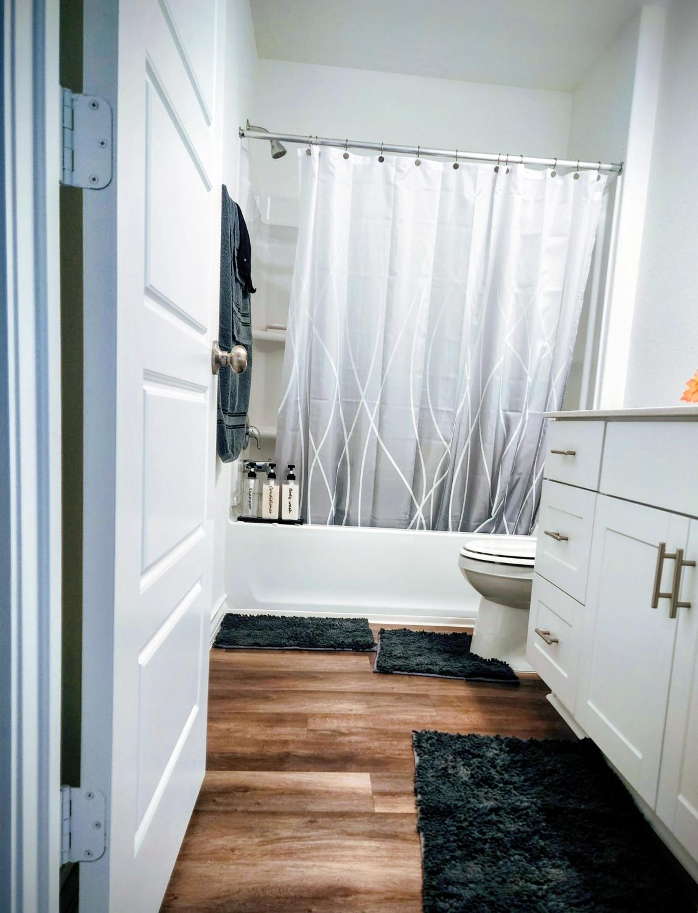 Private Cozy Rooms and Bathroom in Home near Seaworld Riverwalk and AFB