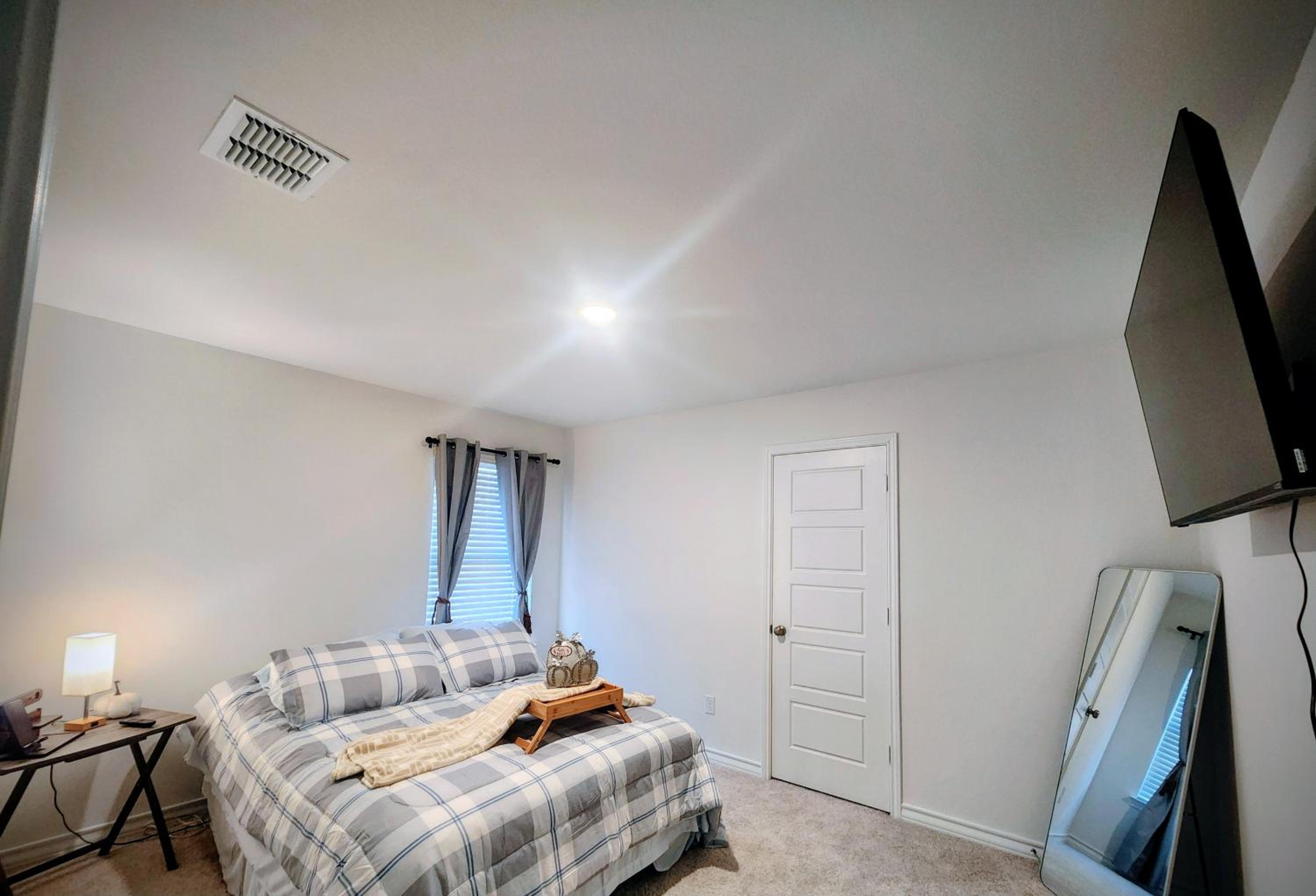 Private Cozy Rooms and Bathroom in Home near Seaworld Riverwalk and AFB