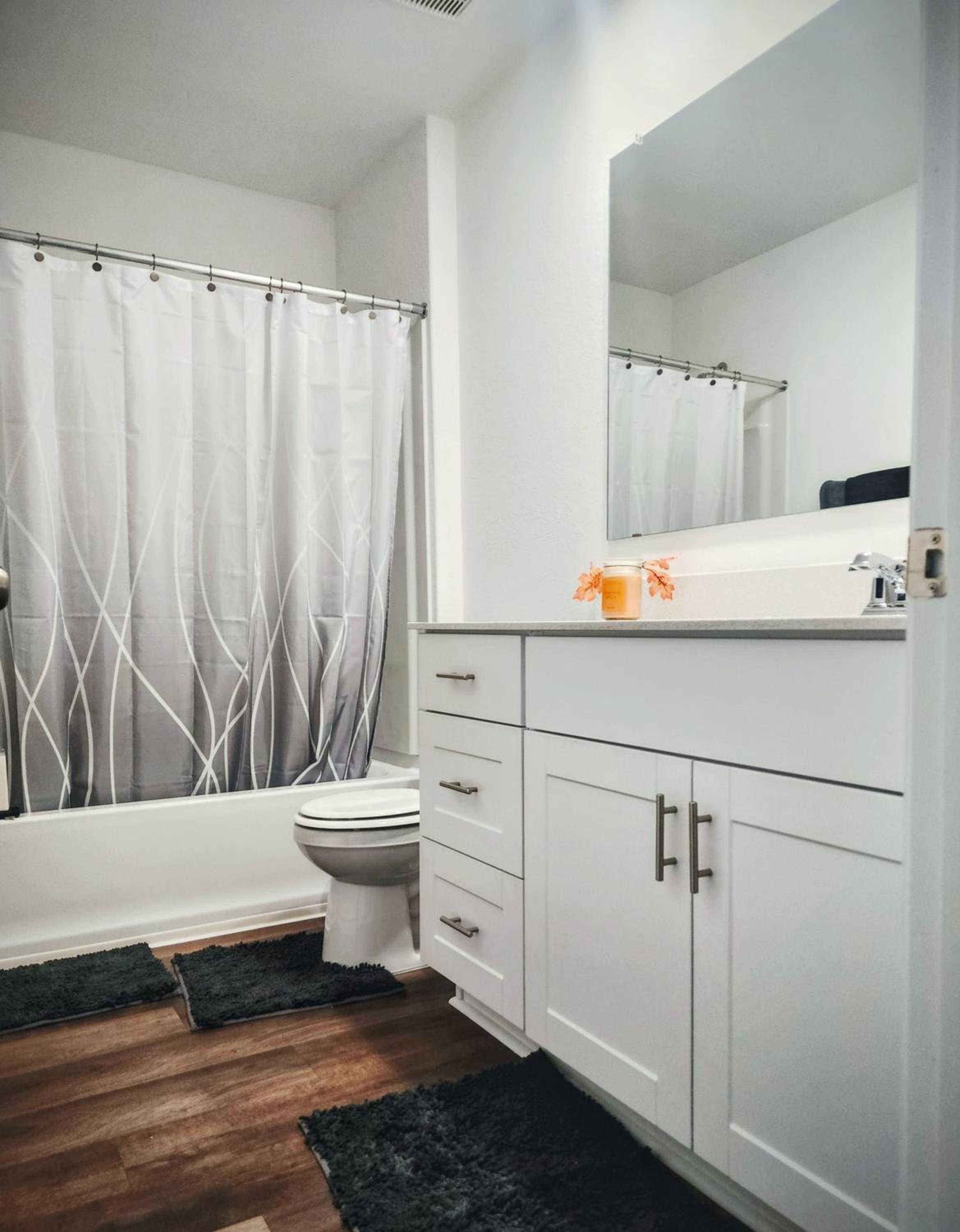 Private Cozy Rooms and Bathroom in Home near Seaworld Riverwalk and AFB