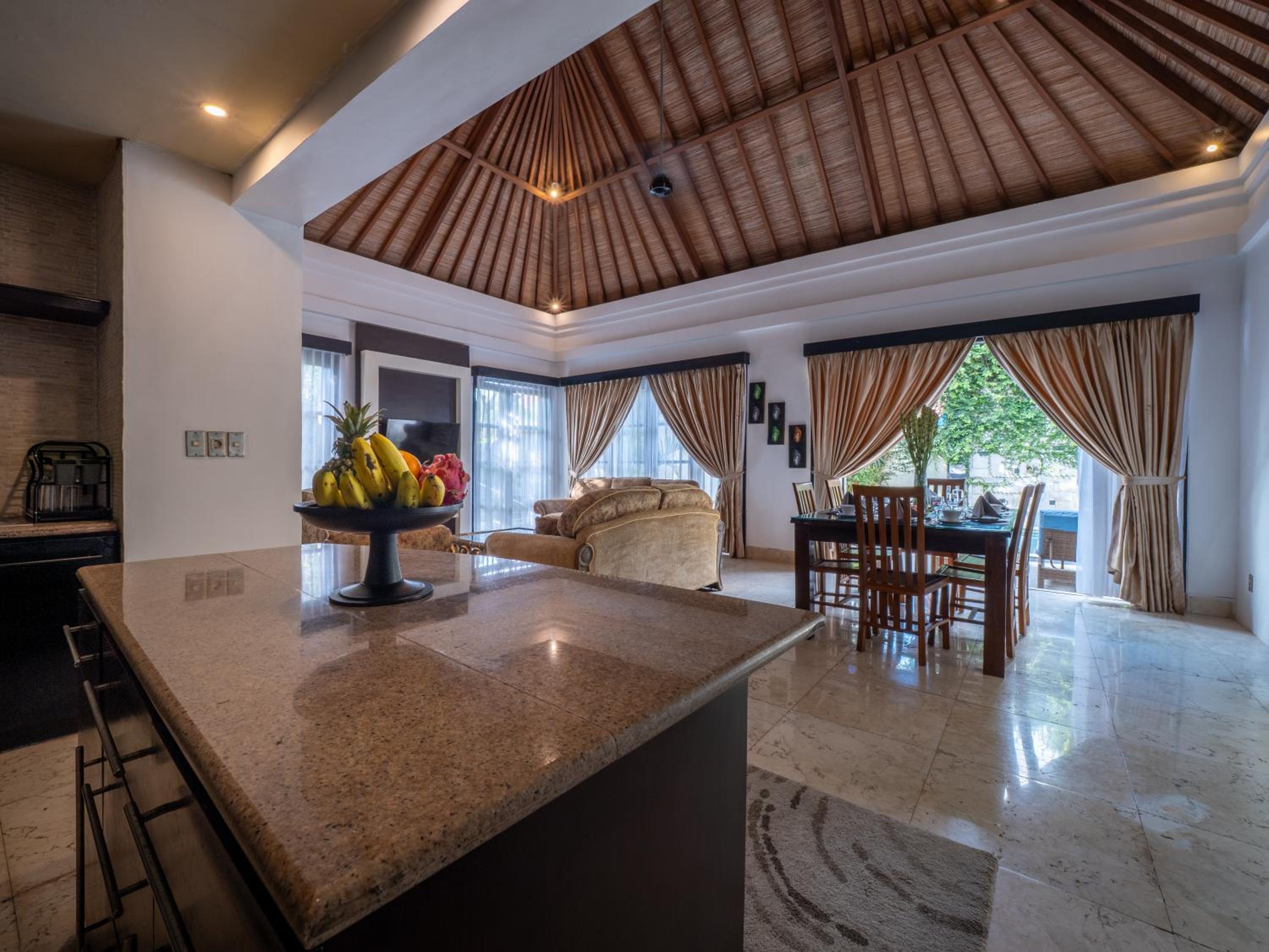 Villa Cometa Prime Seminyak by Adam Jyota Management, Free Floating Breakfast