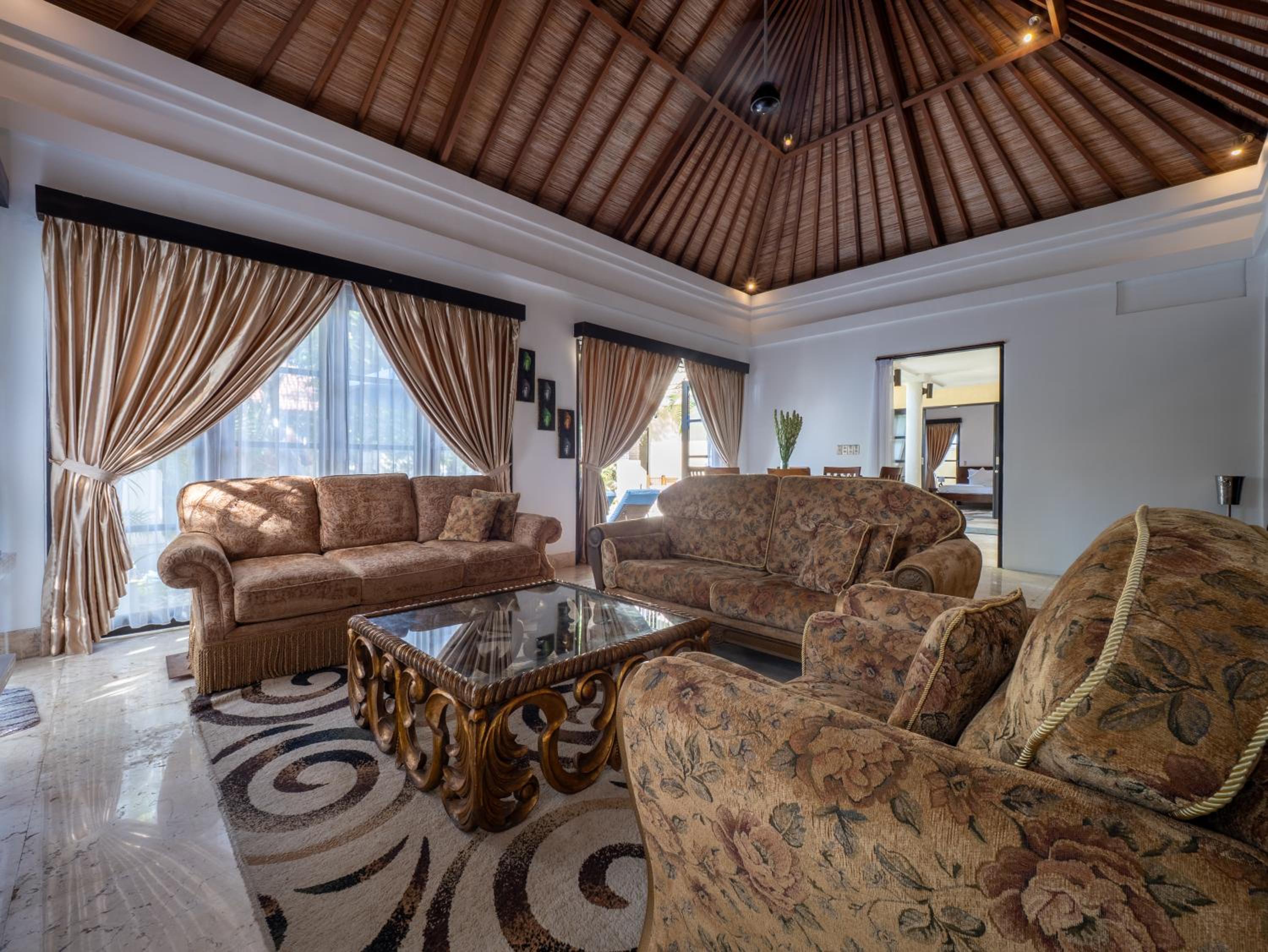 Villa Cometa Prime Seminyak by Adam Jyota Management, Free Floating Breakfast