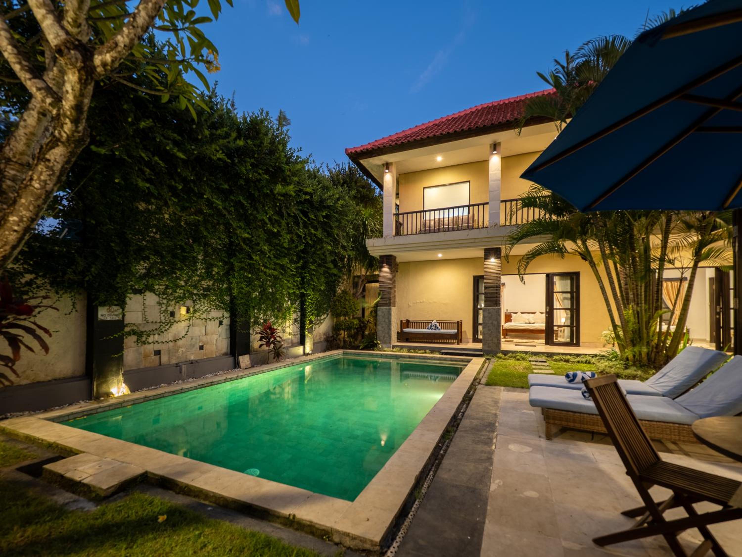 Villa Cometa Prime Seminyak by Adam Jyota Management, Free Floating Breakfast