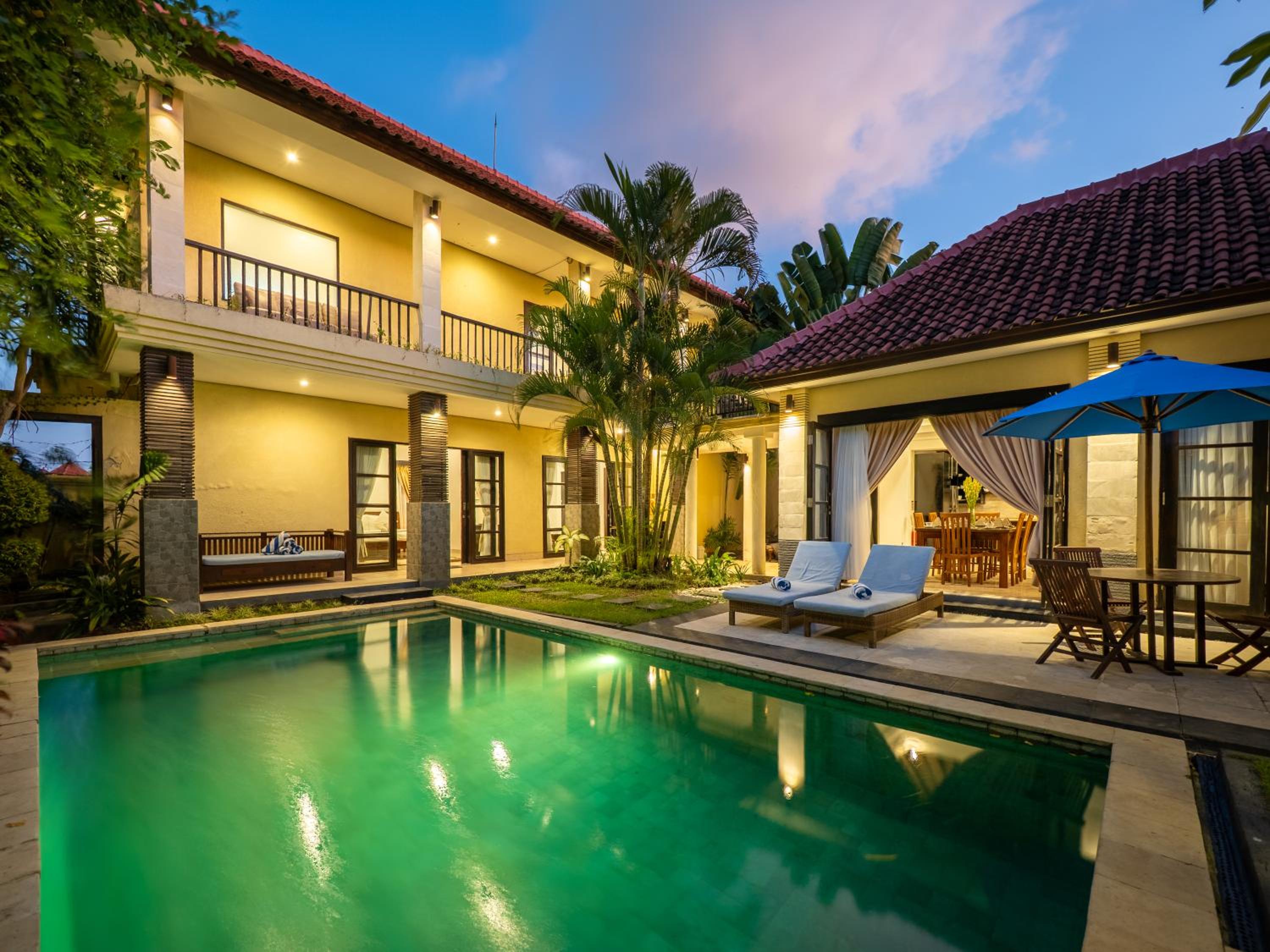 Villa Cometa Prime Seminyak by Adam Jyota Management, Free Floating Breakfast
