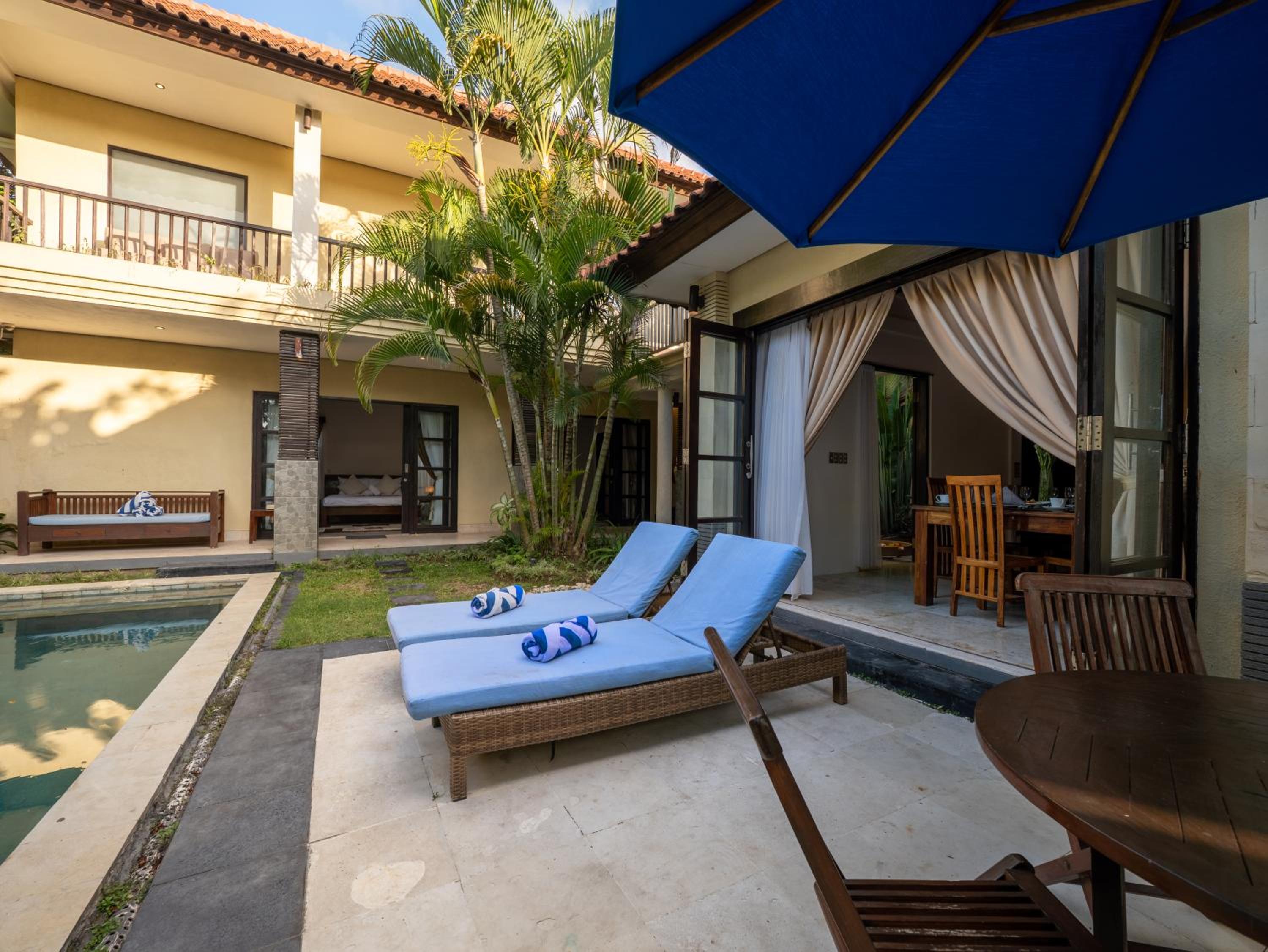 Villa Cometa Prime Seminyak by Adam Jyota Management, Free Floating Breakfast
