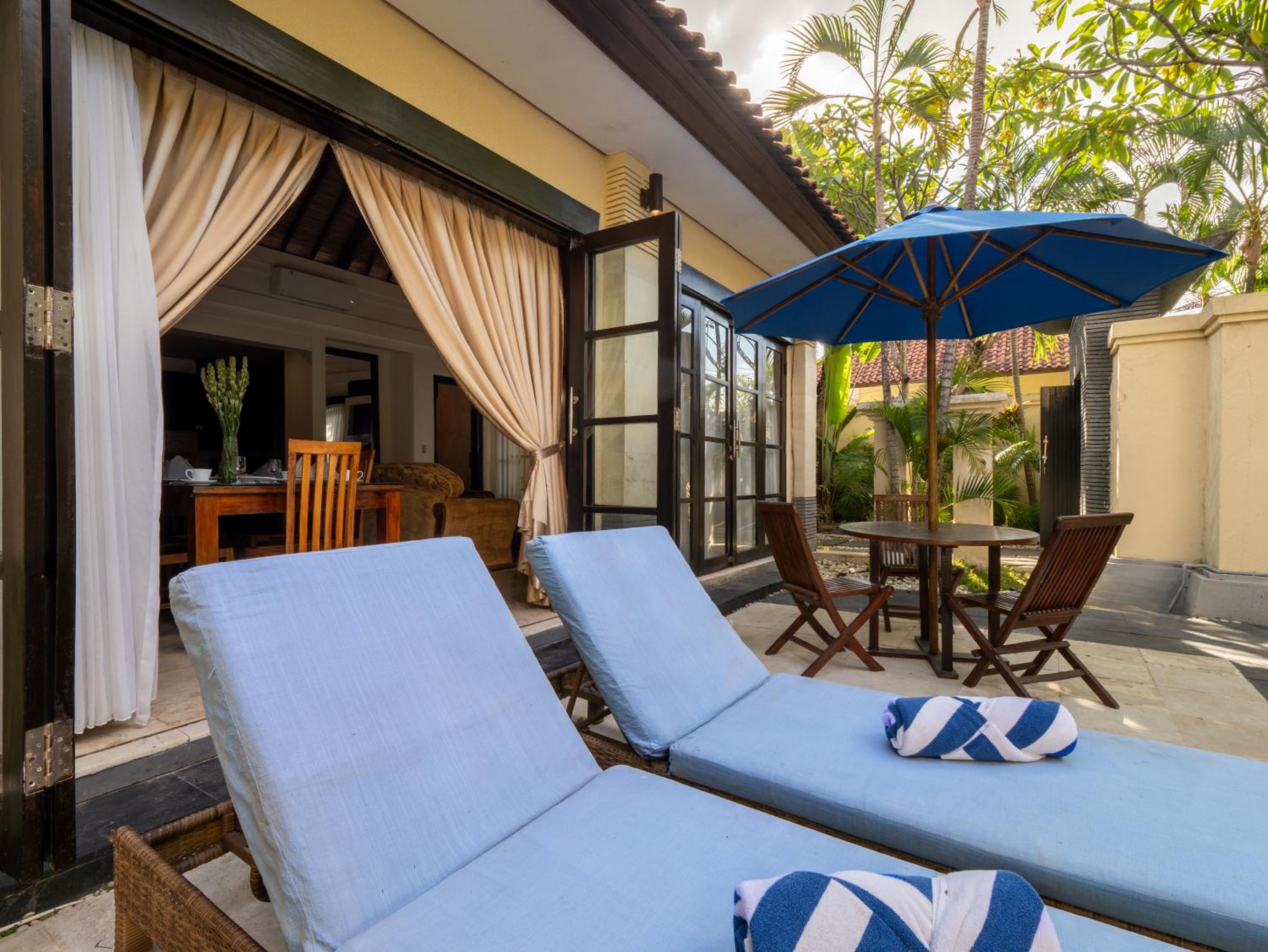 Villa Cometa Prime Seminyak by Adam Jyota Management, Free Floating Breakfast