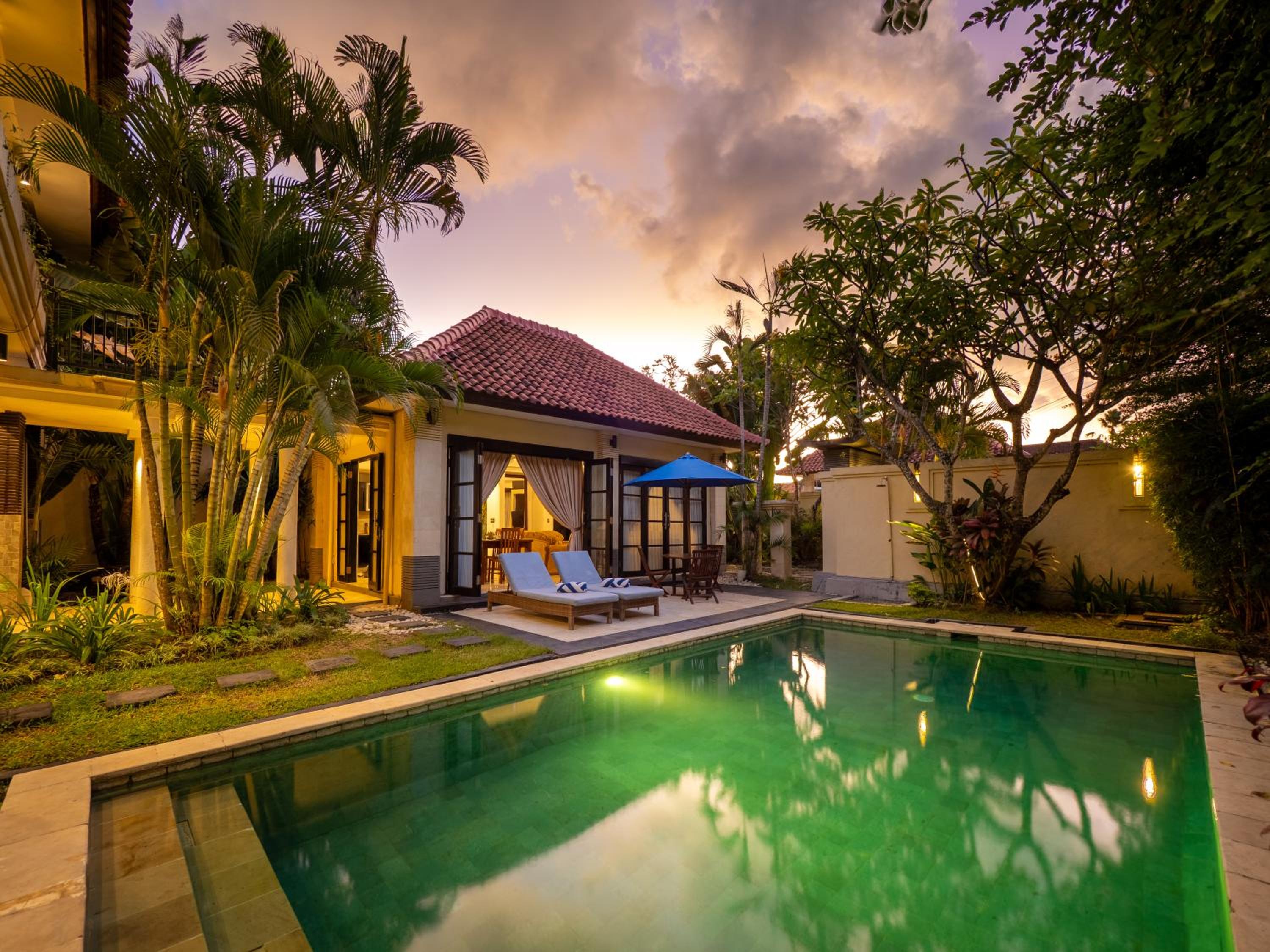 Villa Cometa Prime Seminyak by Adam Jyota Management, Free Floating Breakfast