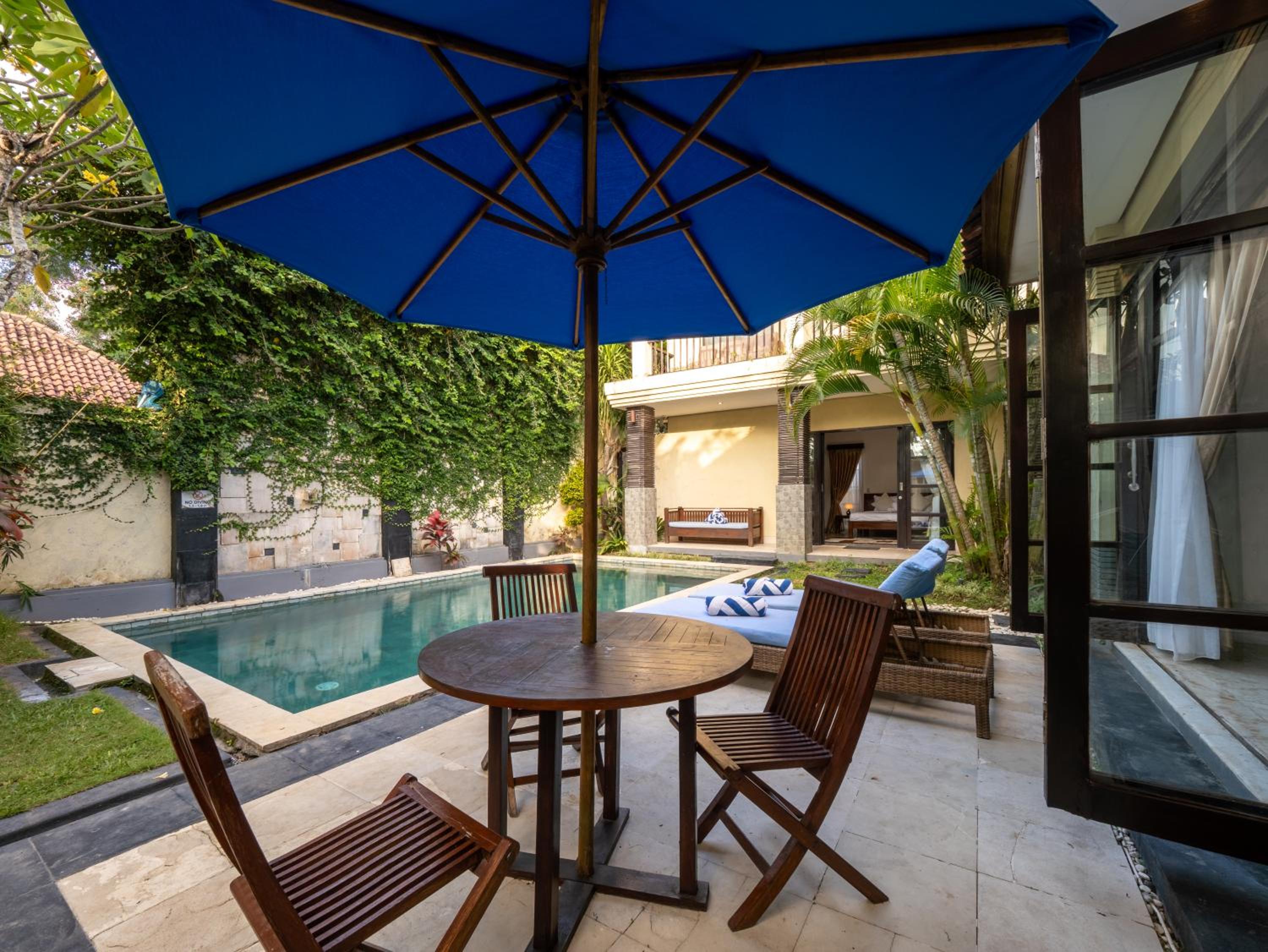 Villa Cometa Prime Seminyak by Adam Jyota Management, Free Floating Breakfast