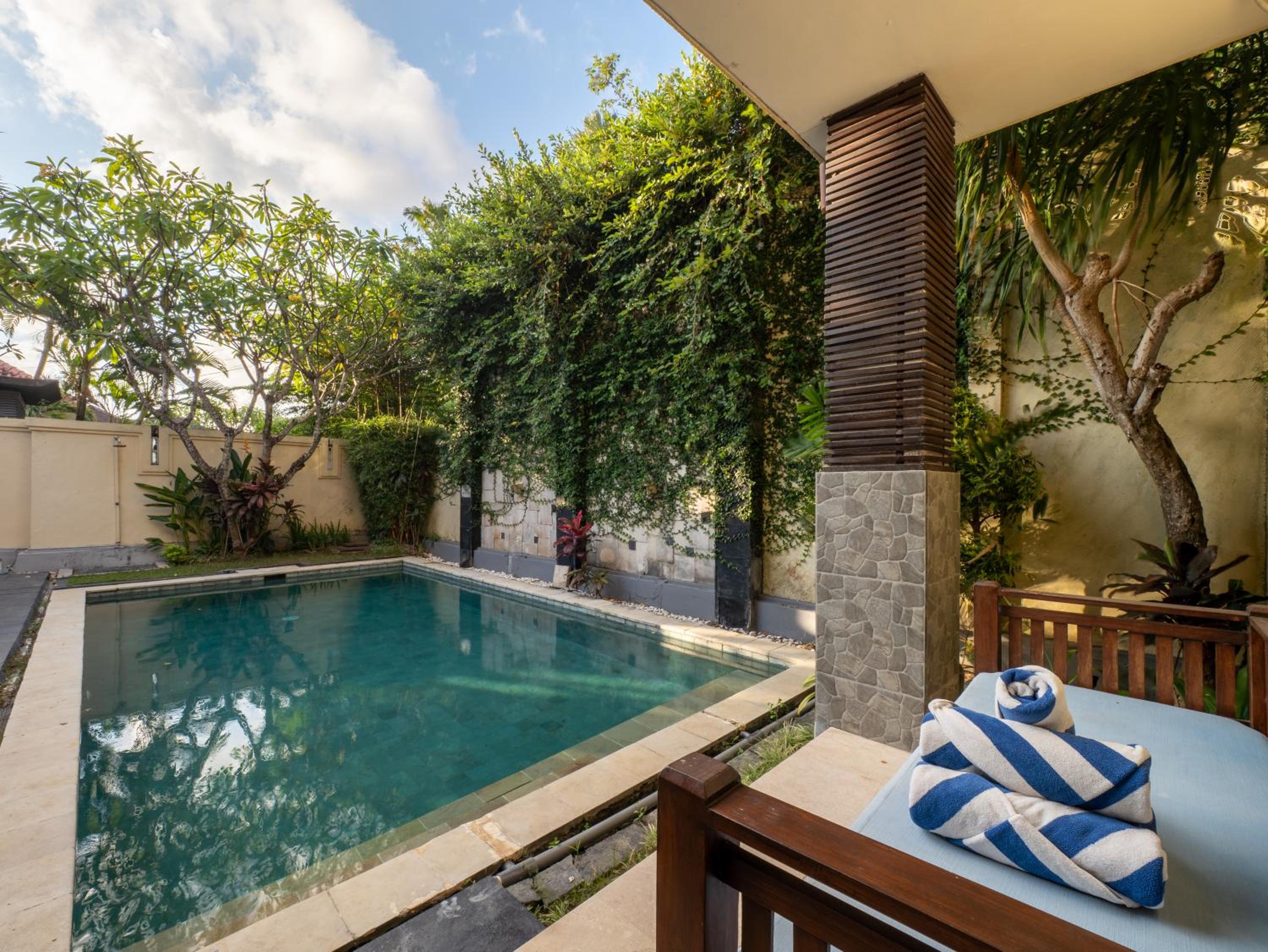 Villa Cometa Prime Seminyak by Adam Jyota Management, Free Floating Breakfast