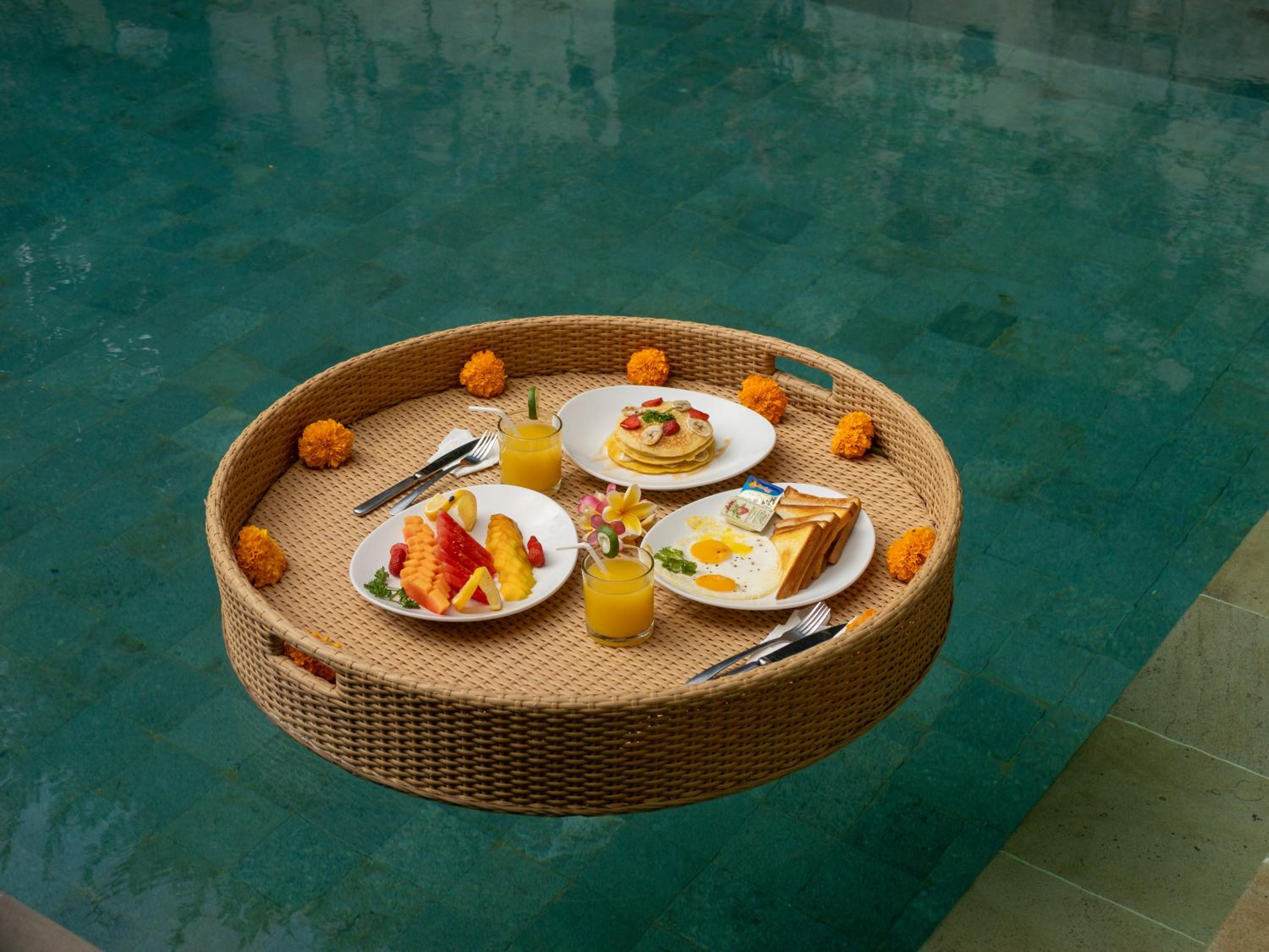 Villa Cometa Prime Seminyak by Adam Jyota Management, Free Floating Breakfast
