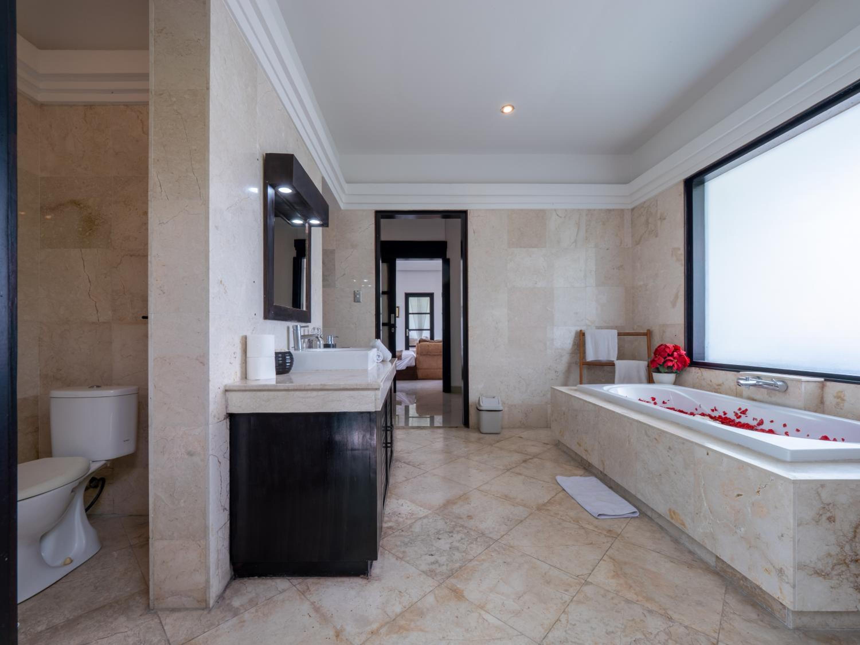 Villa Cometa Prime Seminyak by Adam Jyota Management, Free Floating Breakfast