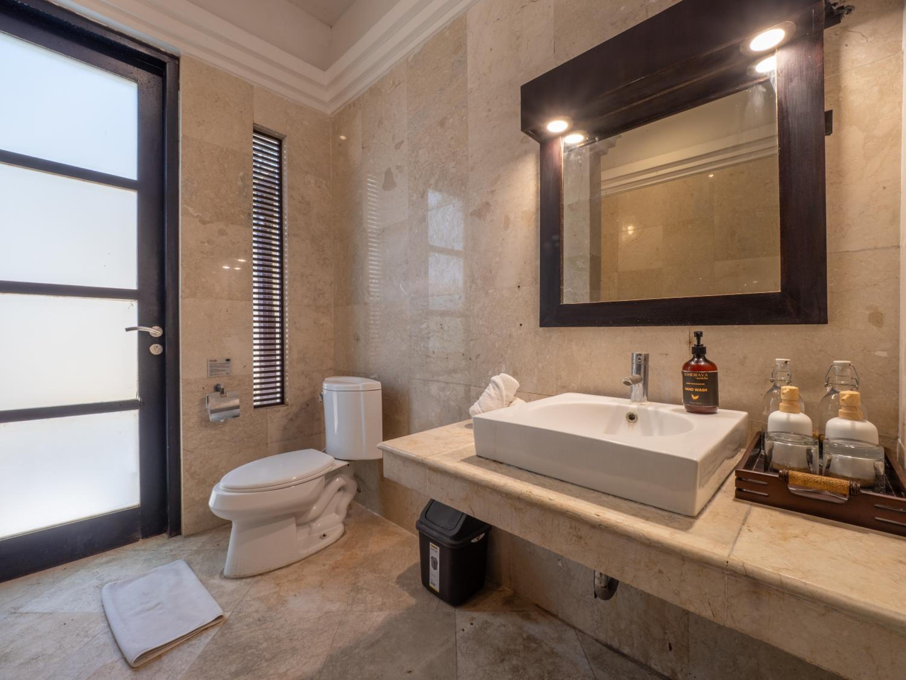 Villa Cometa Prime Seminyak by Adam Jyota Management, Free Floating Breakfast