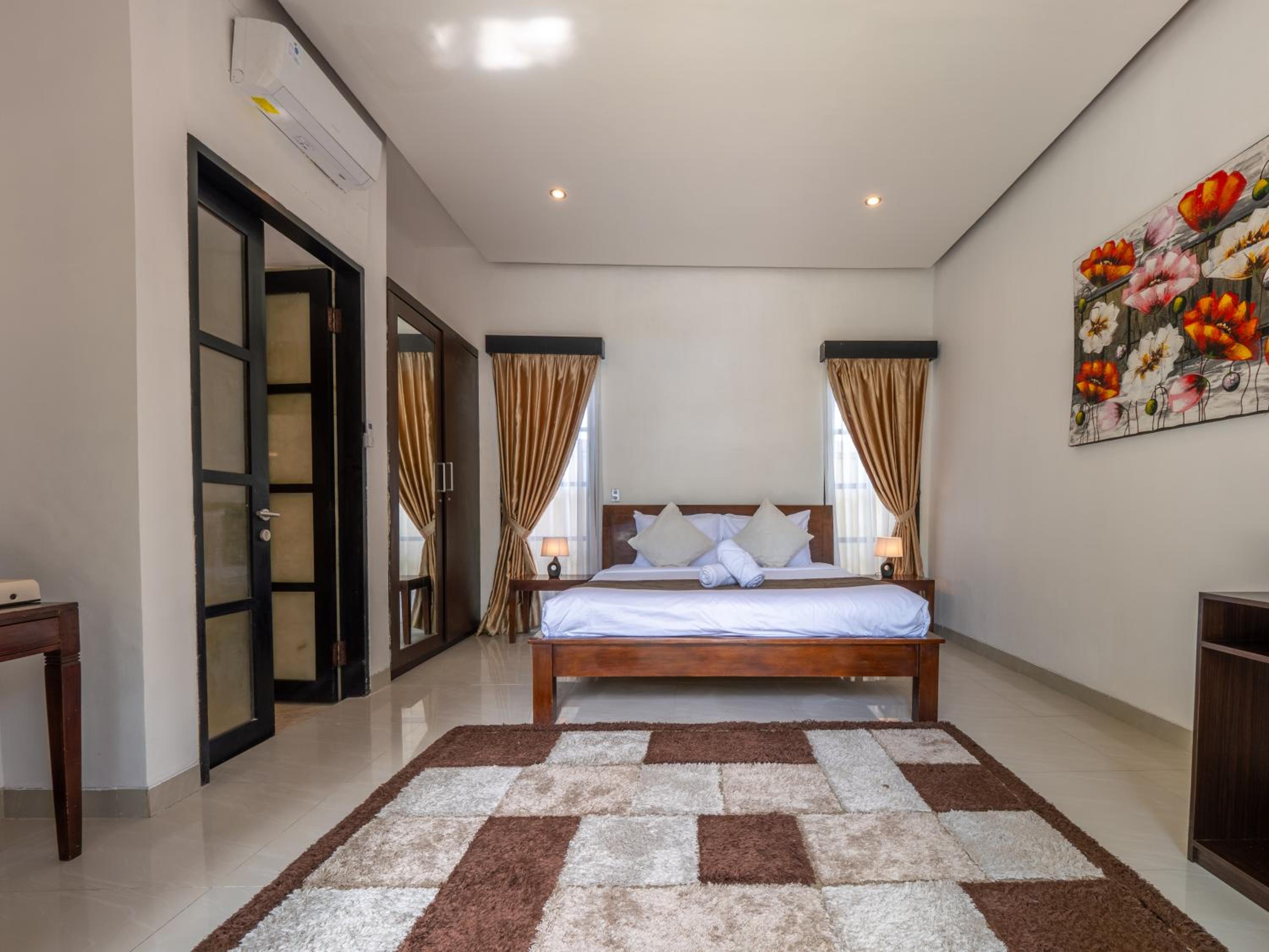 Villa Cometa Prime Seminyak by Adam Jyota Management, Free Floating Breakfast