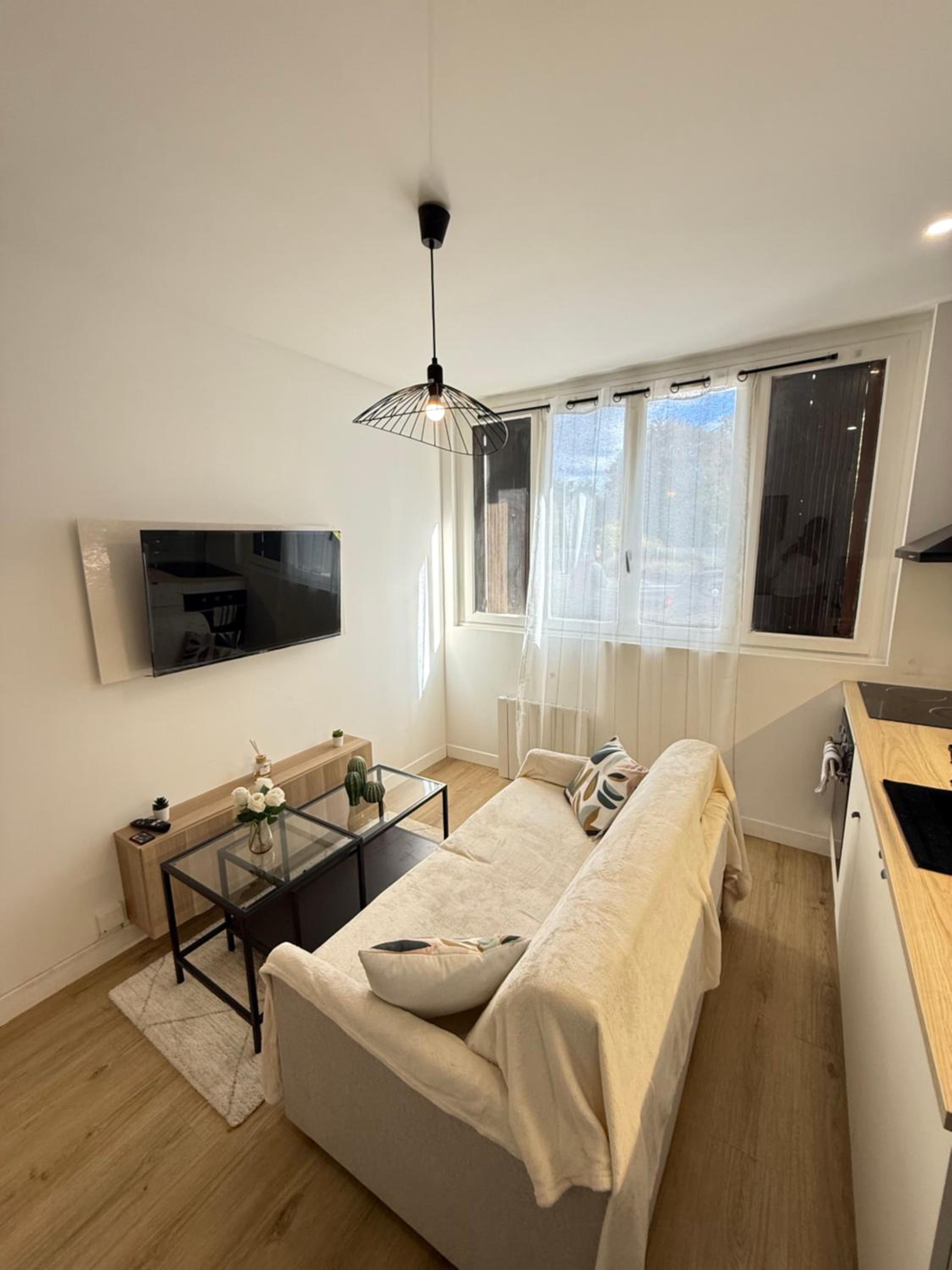 Séjour lumineux et moderne aux portes de Paris