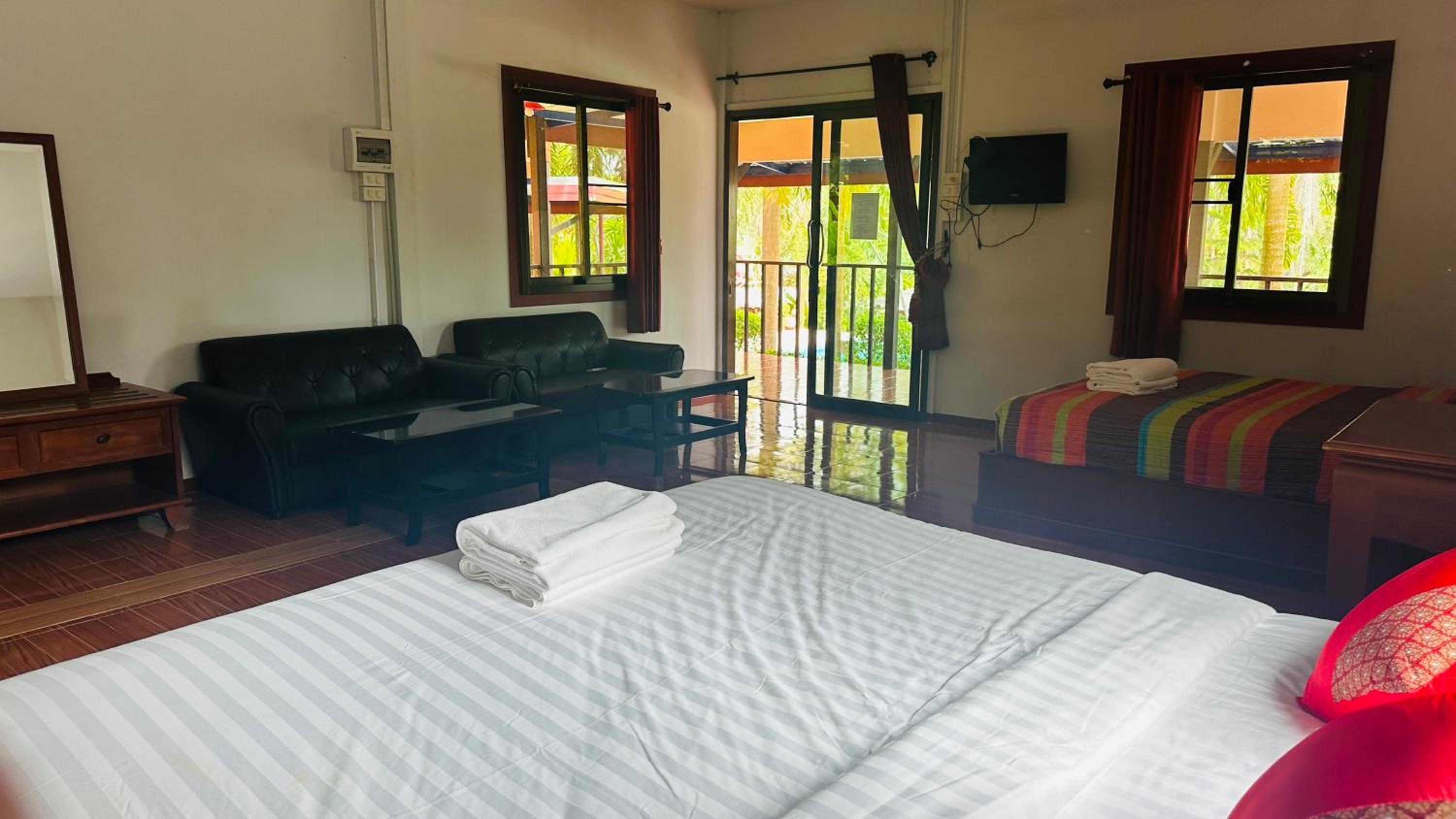 Palmthien Pool Villa Aonang