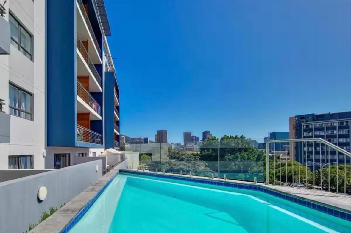 The 411 - Cape Town Modern Apartment with Table Mountain Views