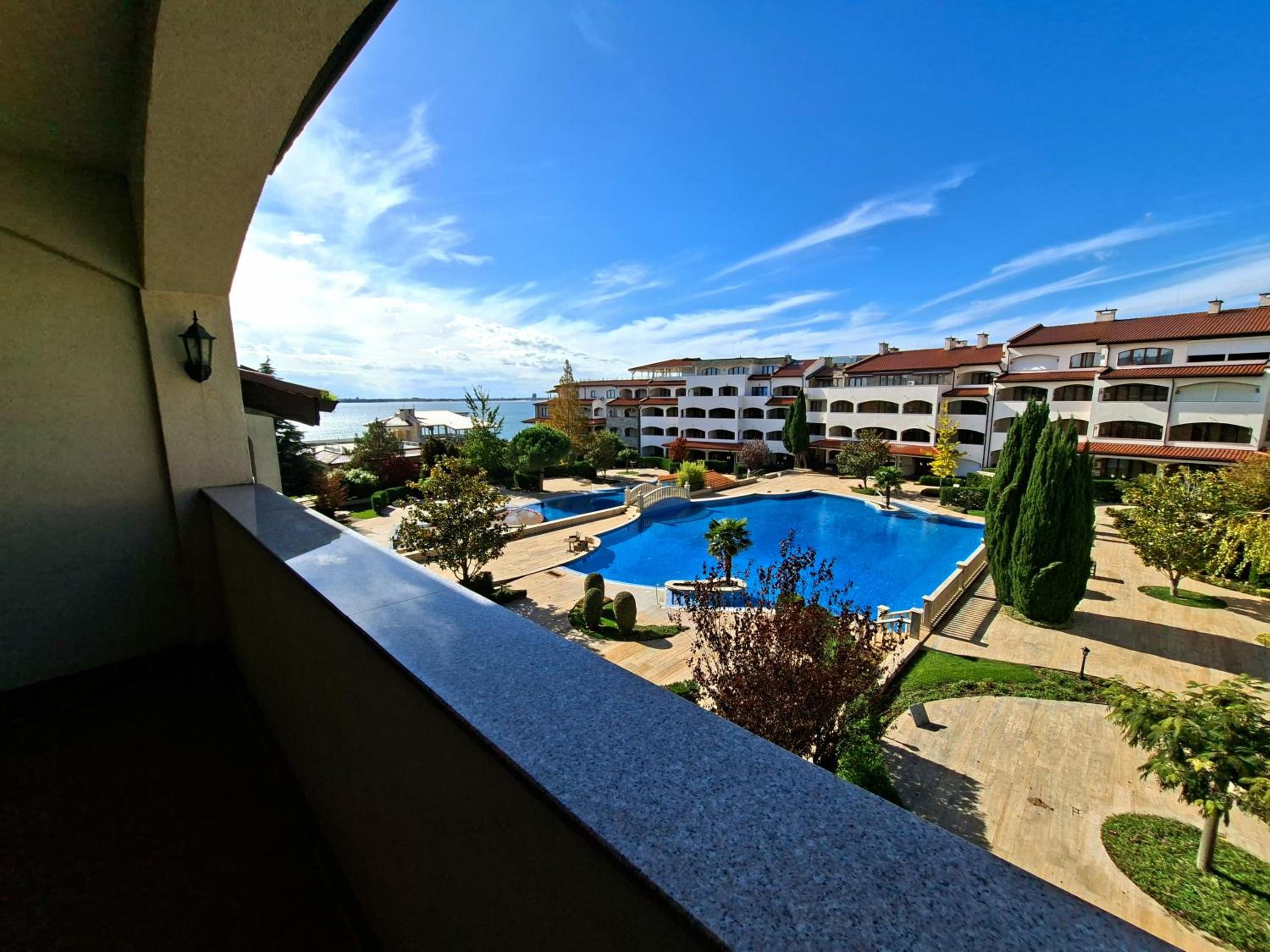 5-Star Spacious Beachfront Studio