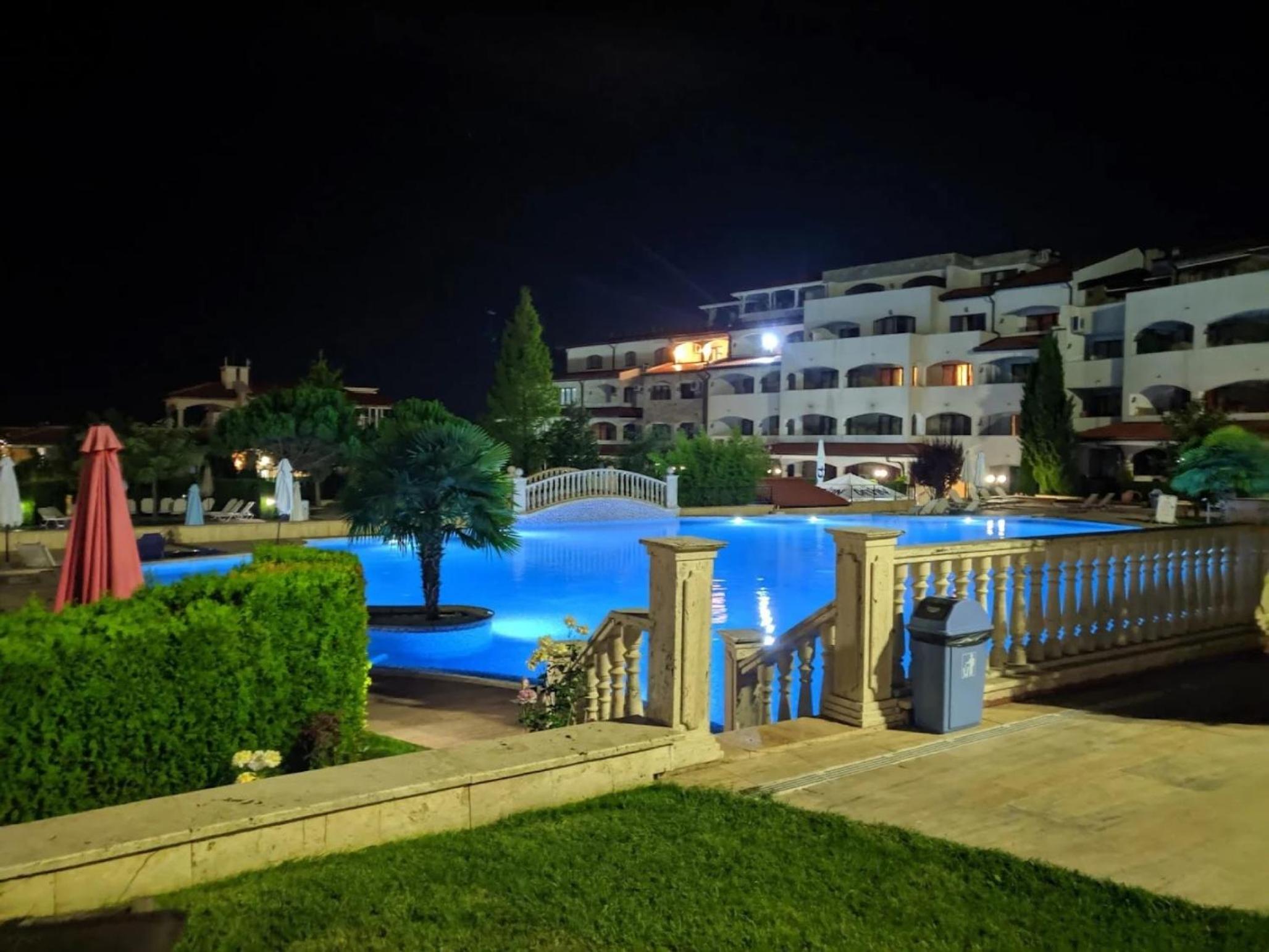 5-Star Spacious Beachfront Studio