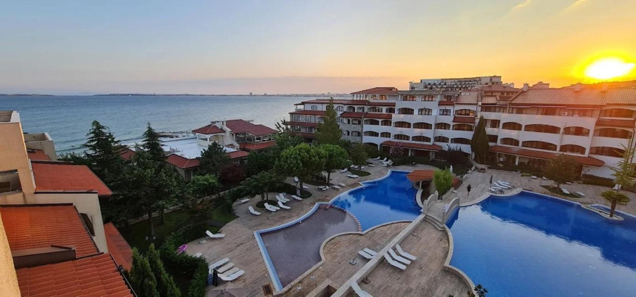 5-Star Spacious Beachfront Studio