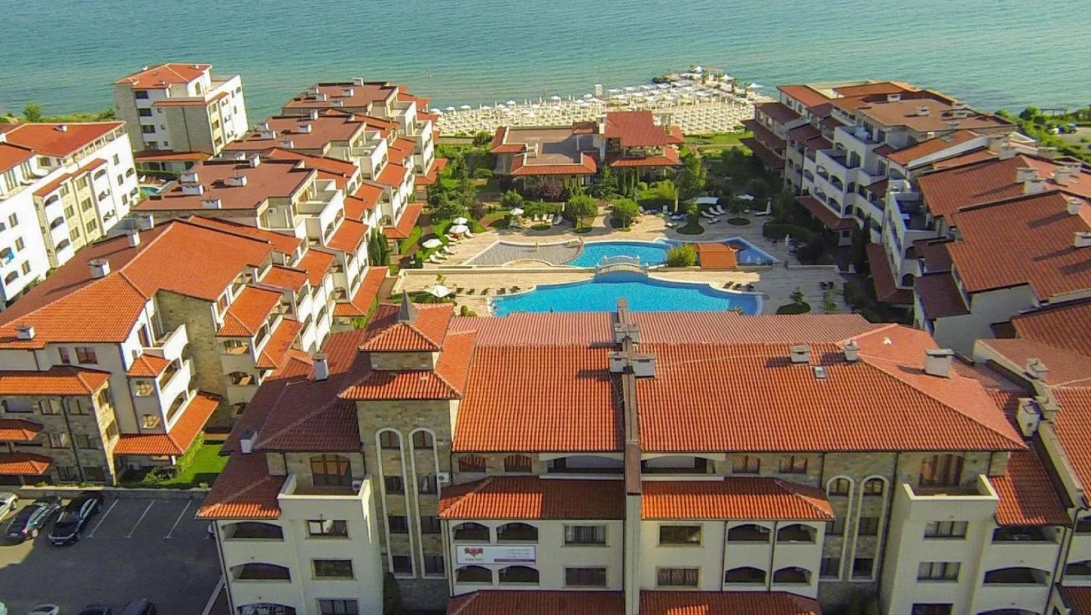 5-Star Spacious Beachfront Studio