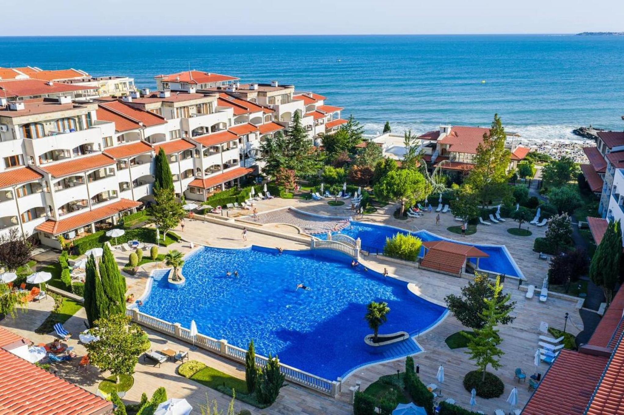 5-Star Spacious Beachfront Studio