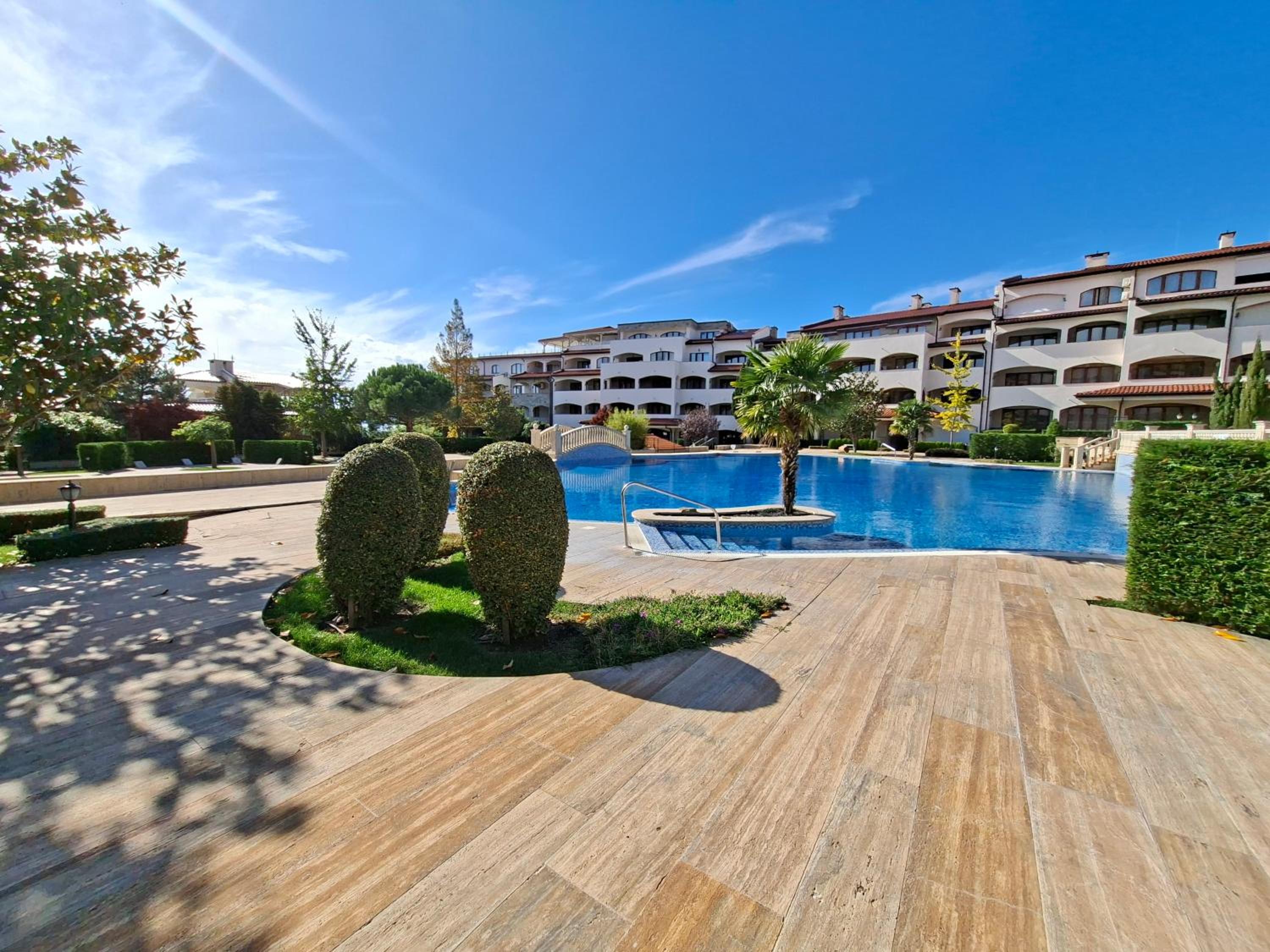 5-Star Spacious Beachfront Studio