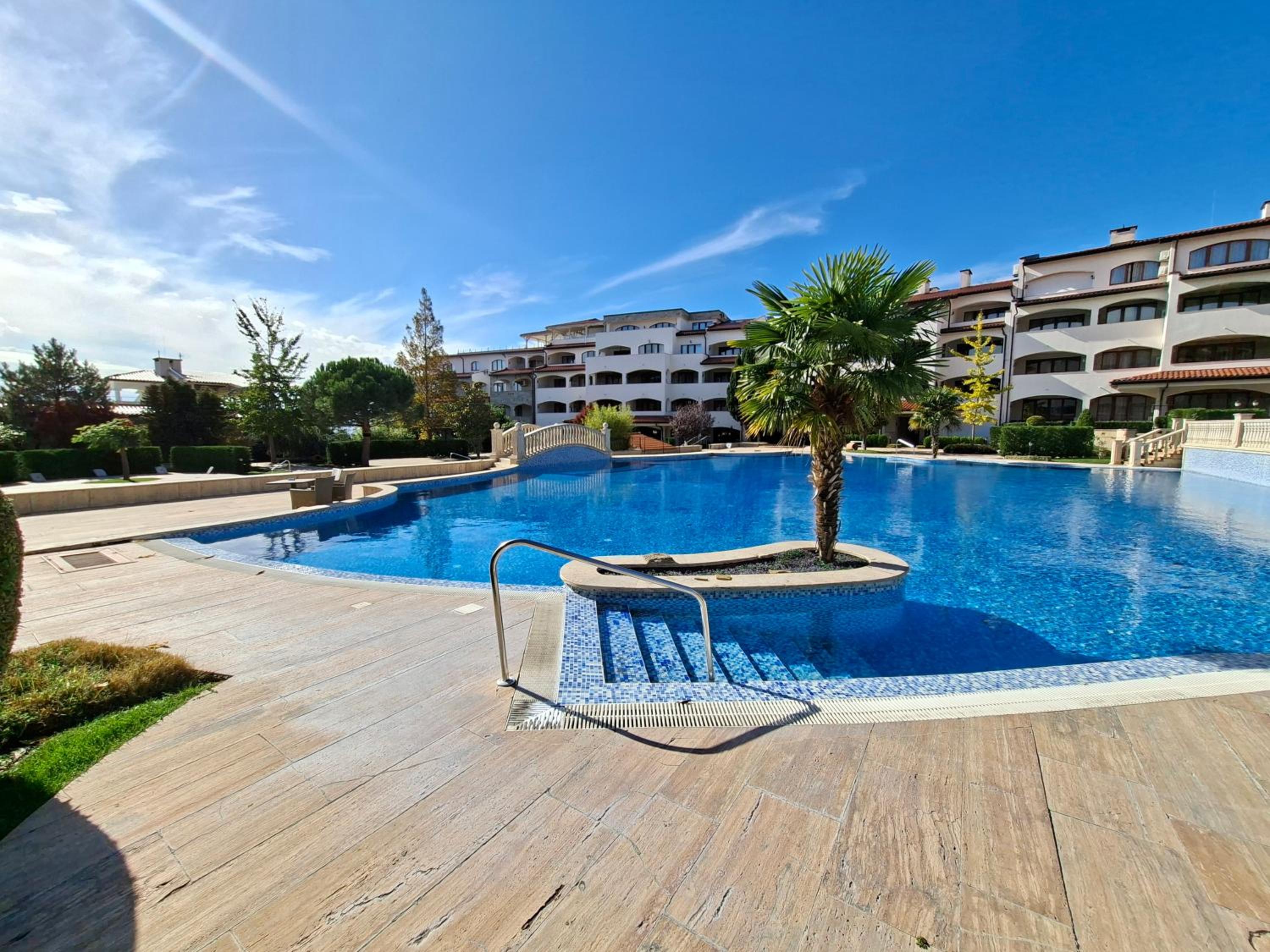 5-Star Spacious Beachfront Studio