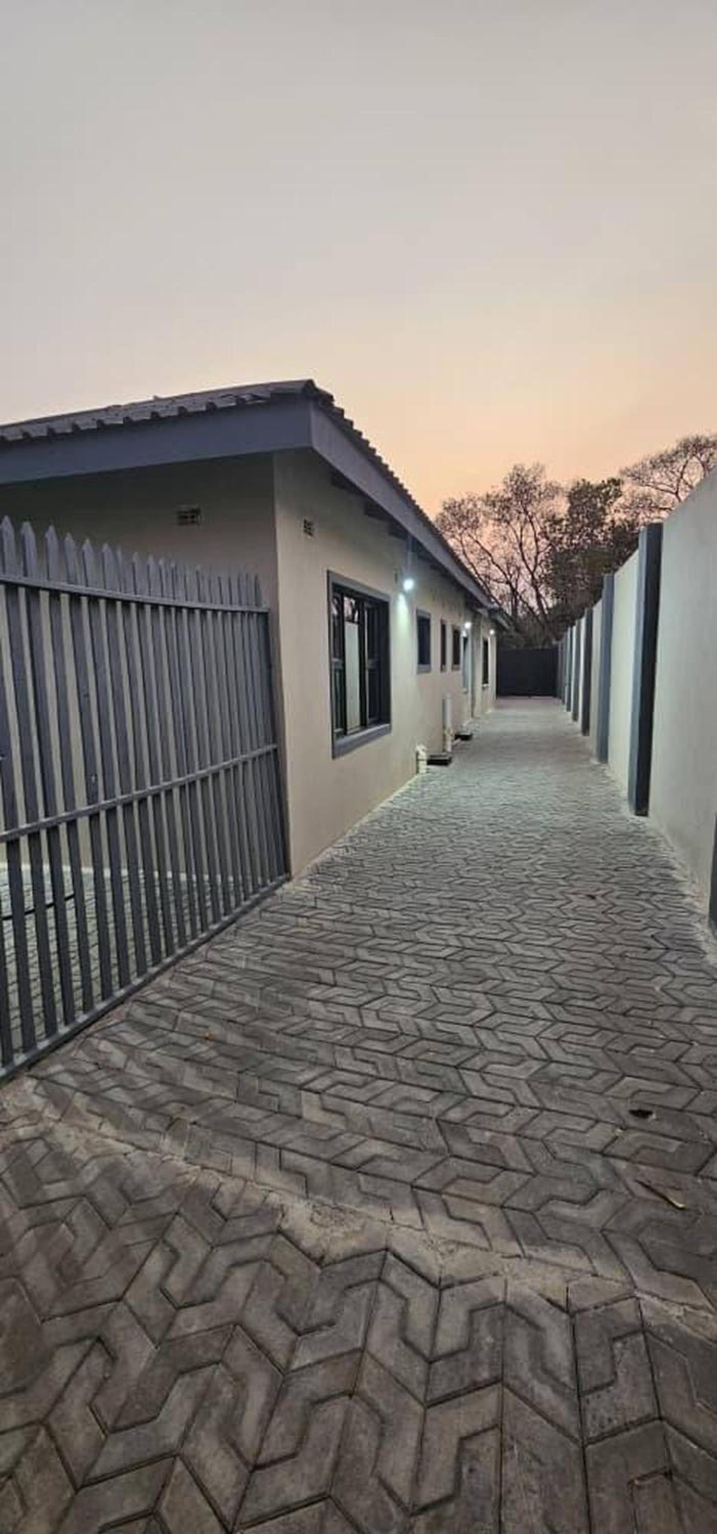 Villa De Luna in Avondale, Lomagundi Road