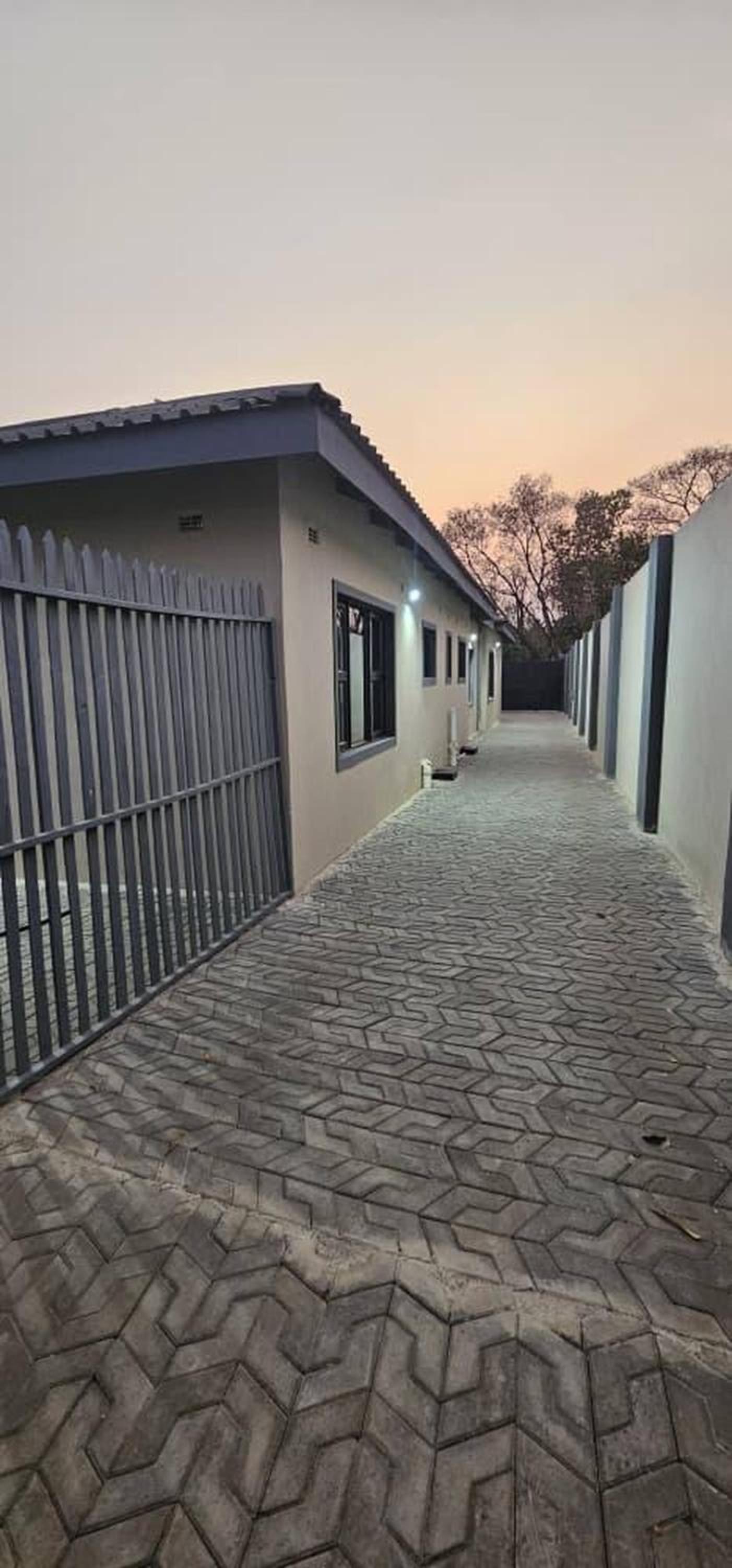 Villa De Luna in Avondale, Lomagundi Road