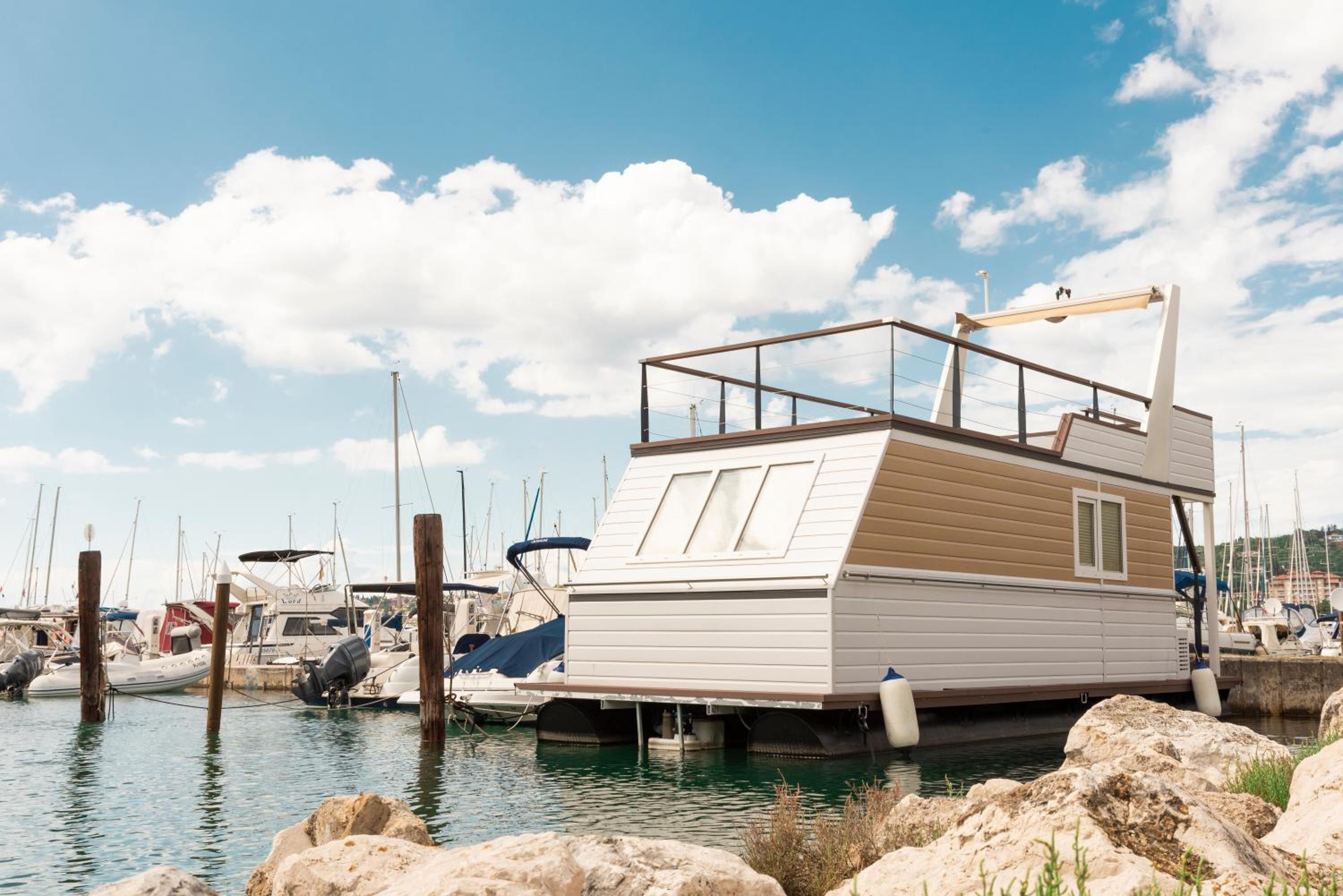 Floating House Marina