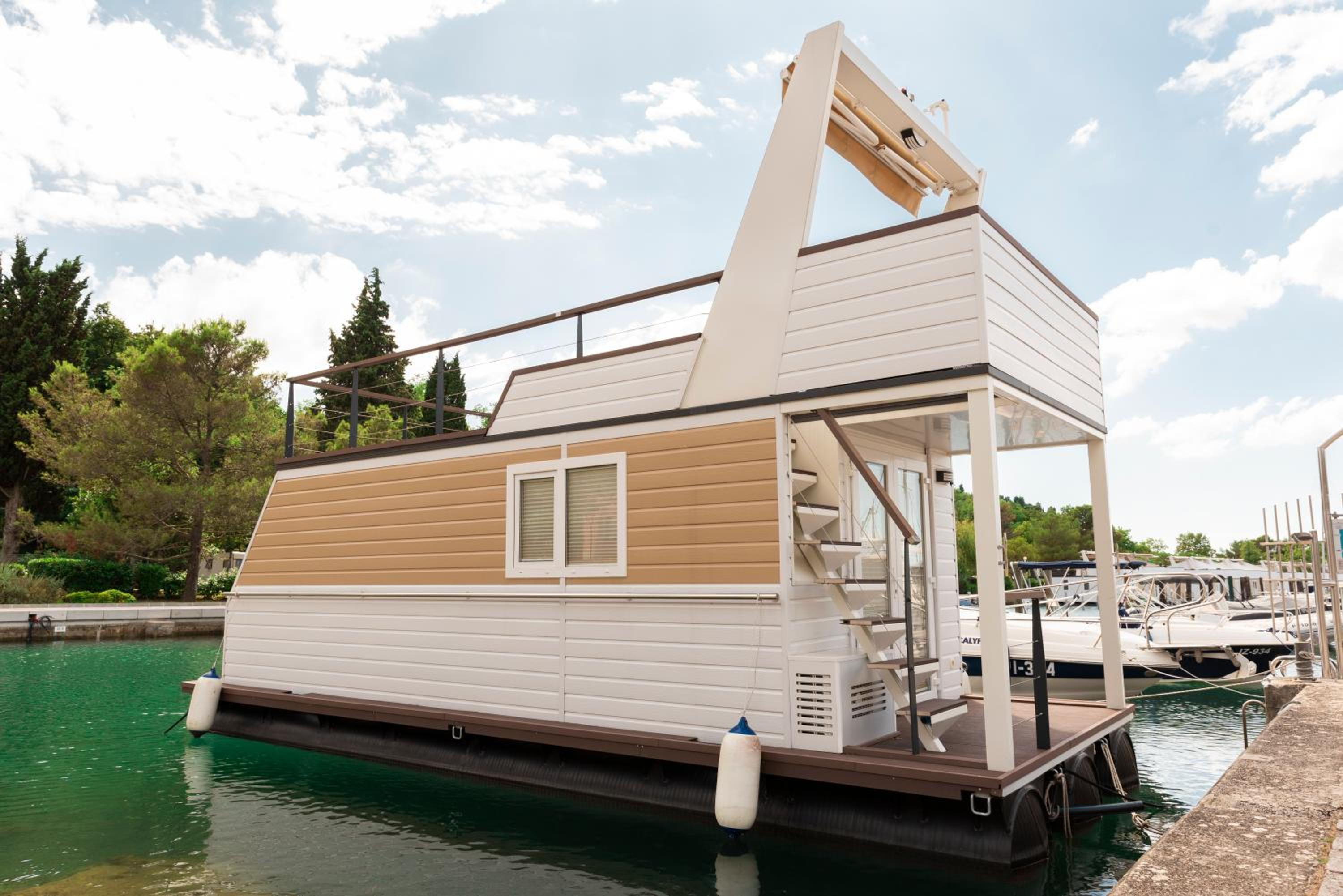 Floating House Marina